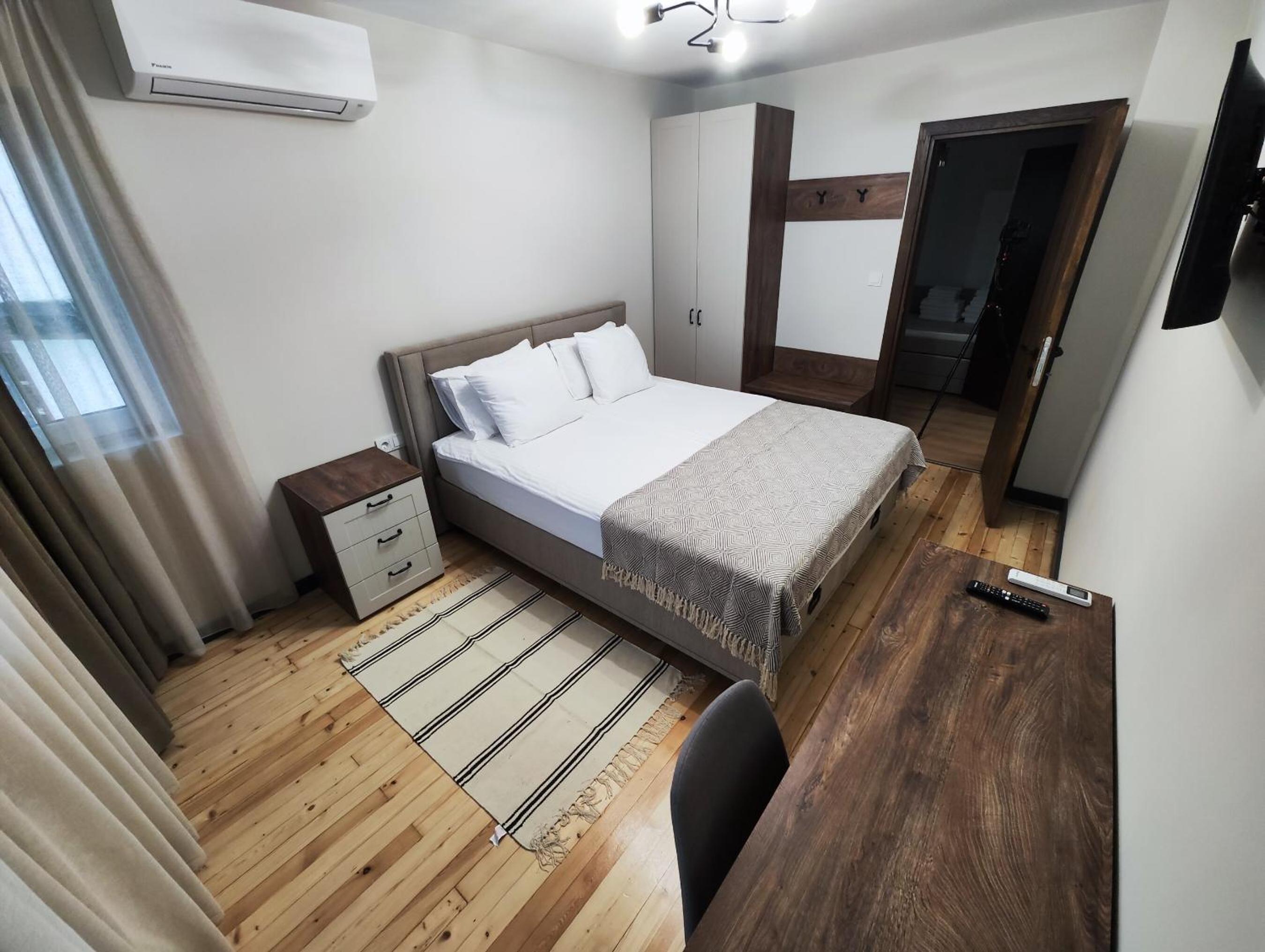 LAZARA Guest House