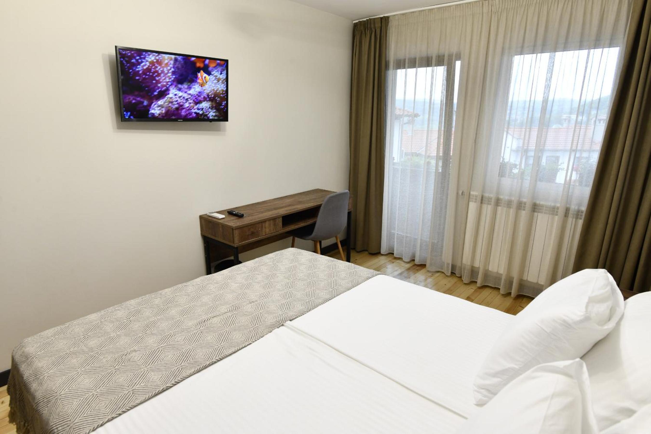 LAZARA Guest House