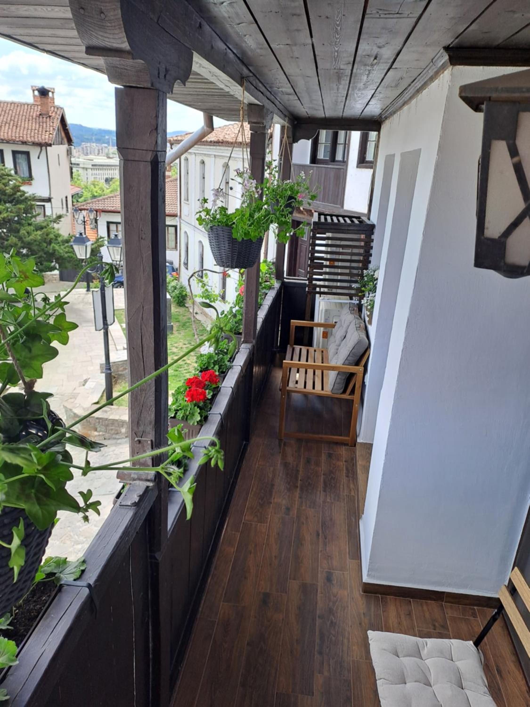 LAZARA Guest House