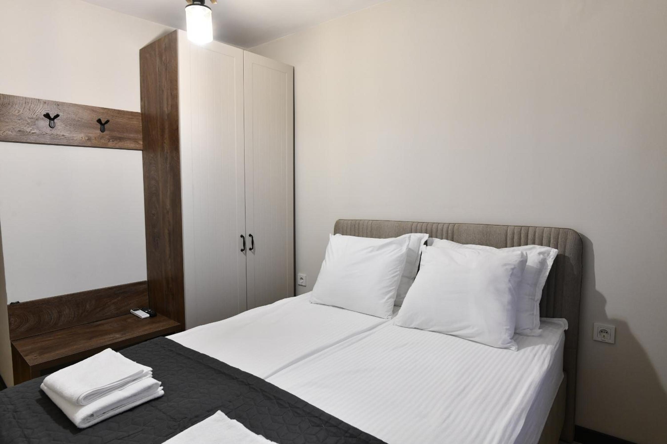 LAZARA Guest House