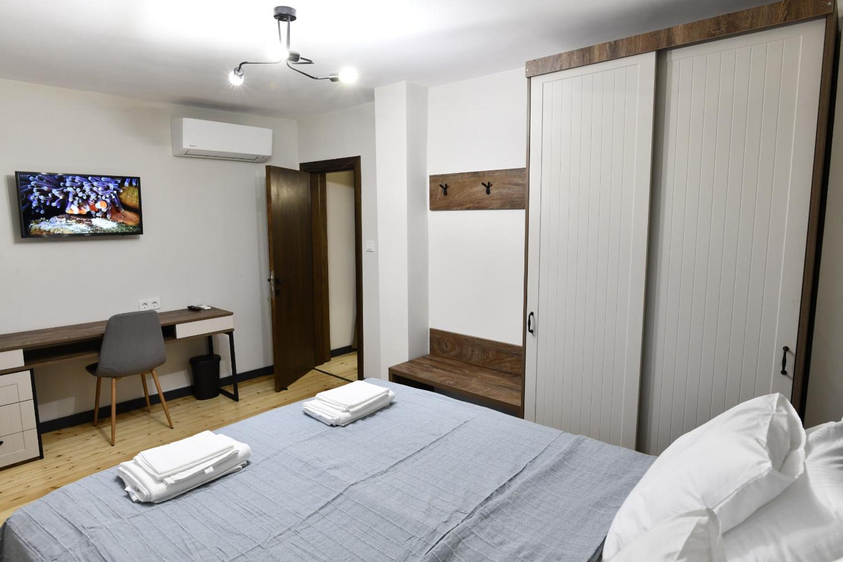 LAZARA Guest House