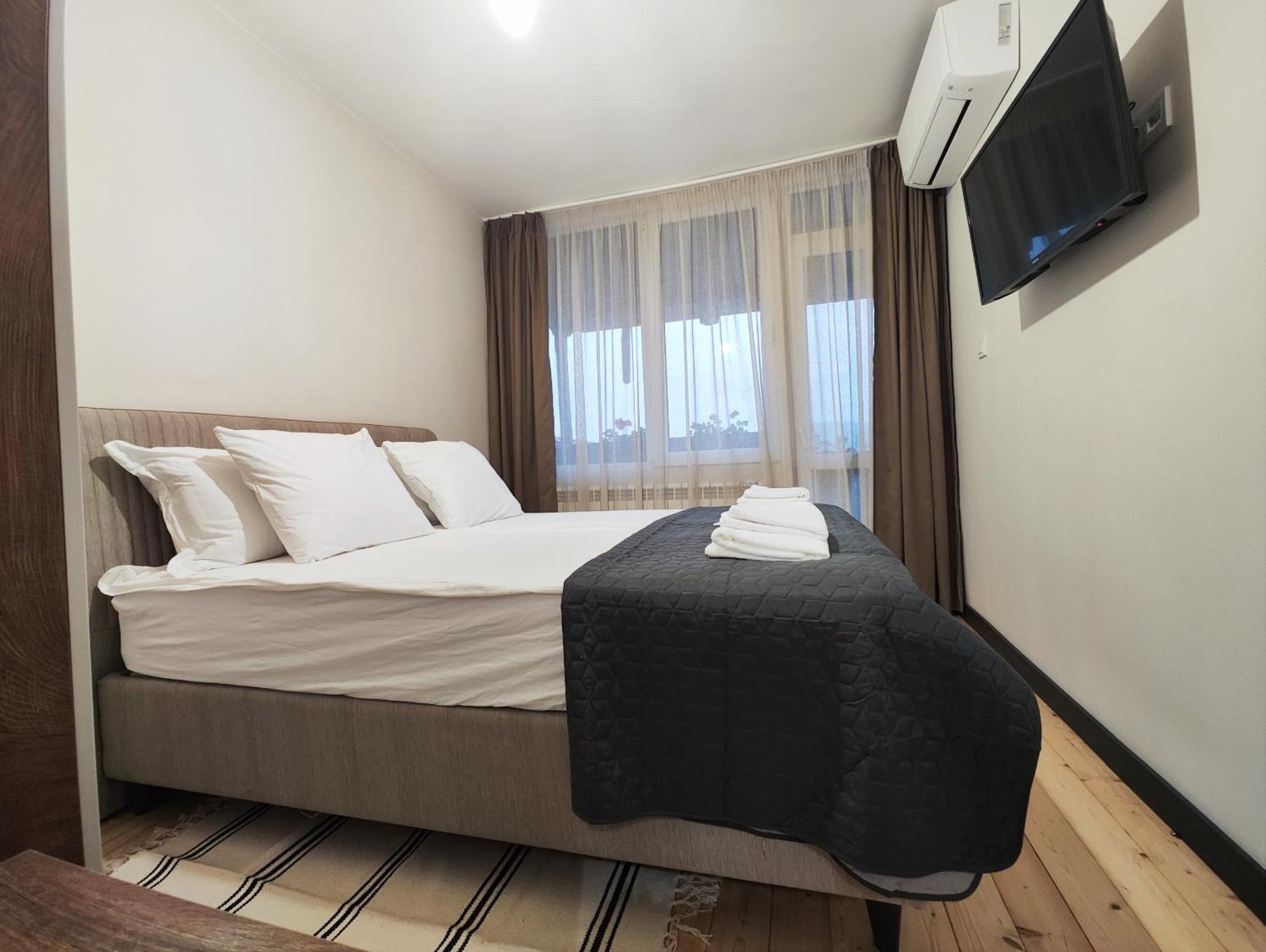 LAZARA Guest House