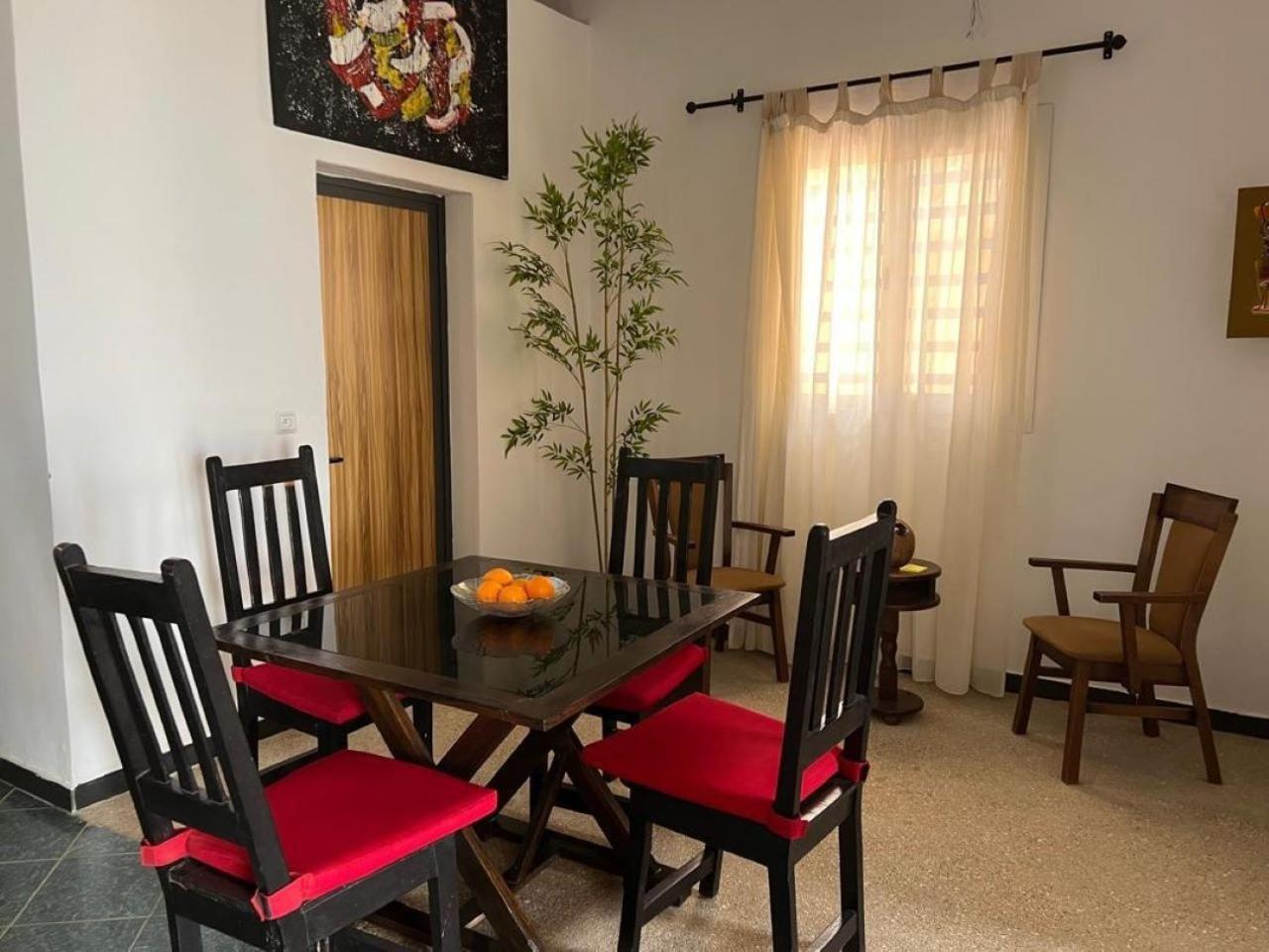 VILLA "MYKONOS" pour vos moments de détente en famille piscine privative, 3 chambre climatisées, salon climatise télé machine a laver cuisine, jardin arbor view 5