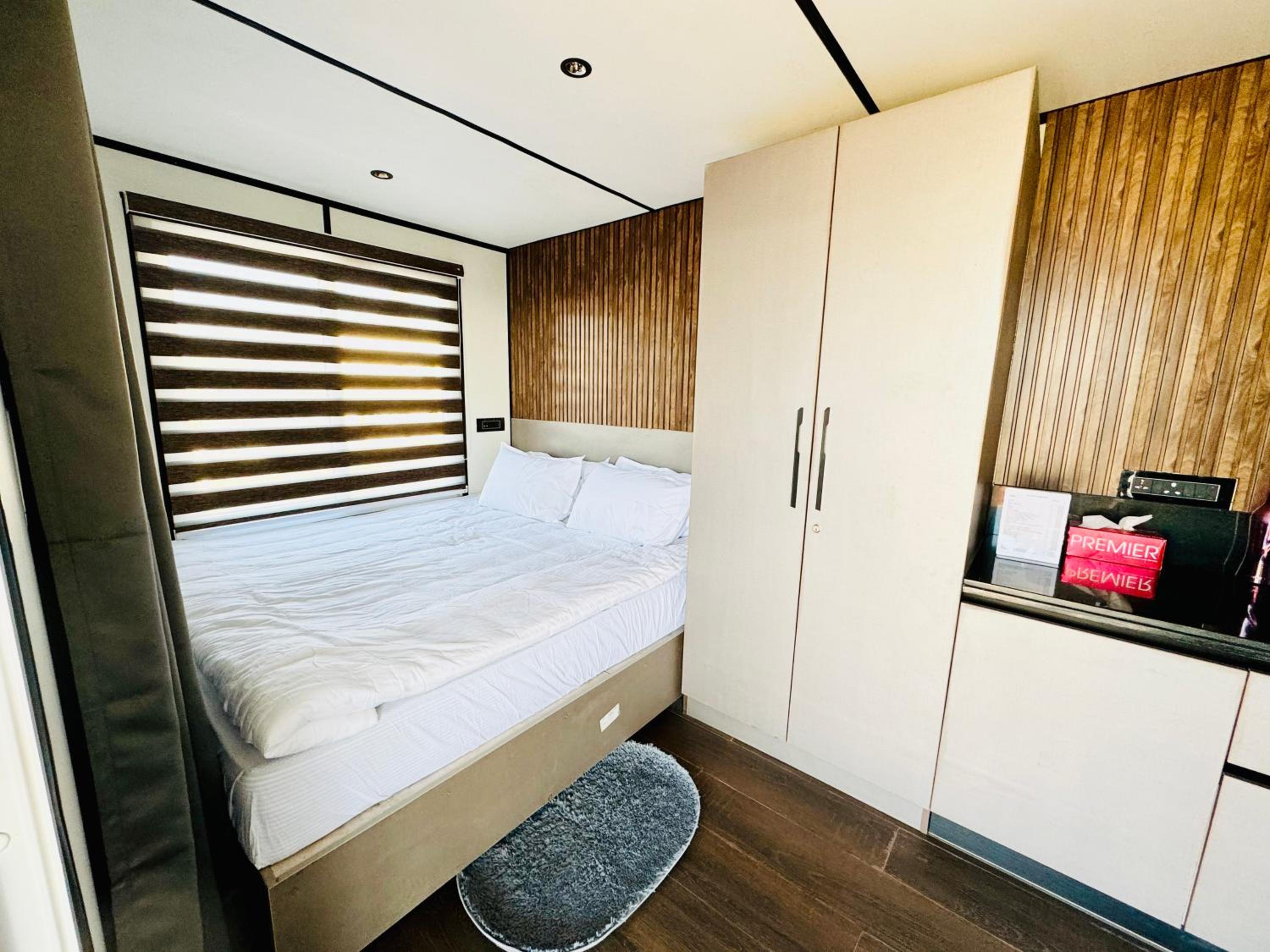 The Jade Highlands Mountain View Container Studio Room