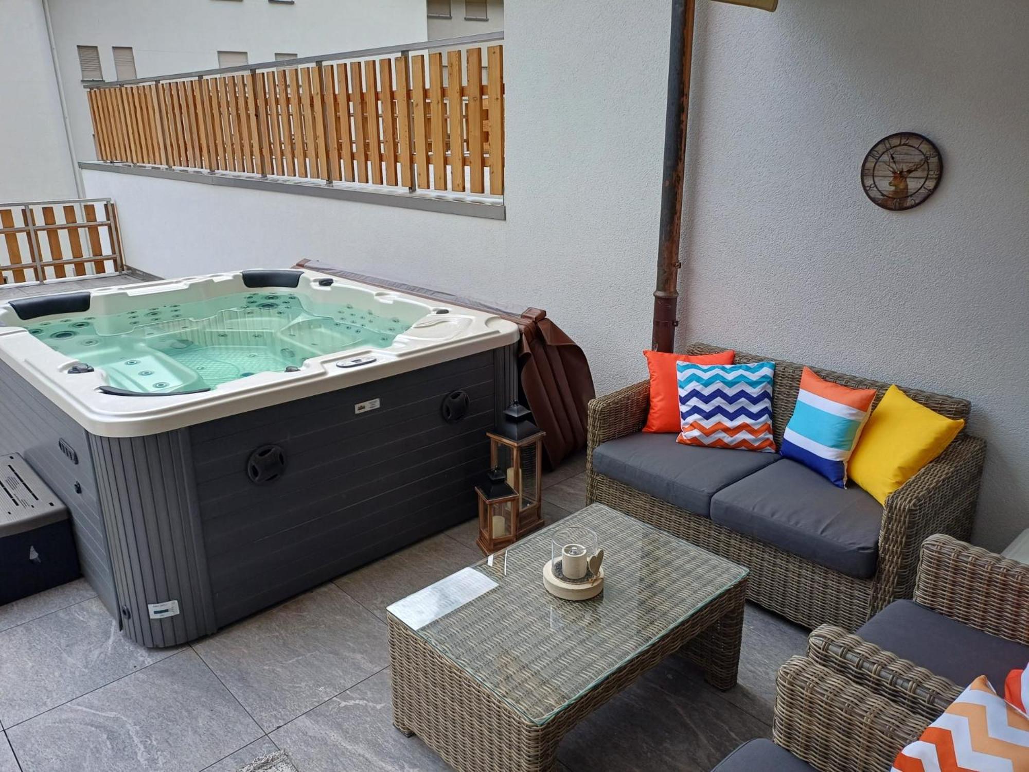 Spacieux appart - 2 chambres à coucher incl Jacuzzi Privé