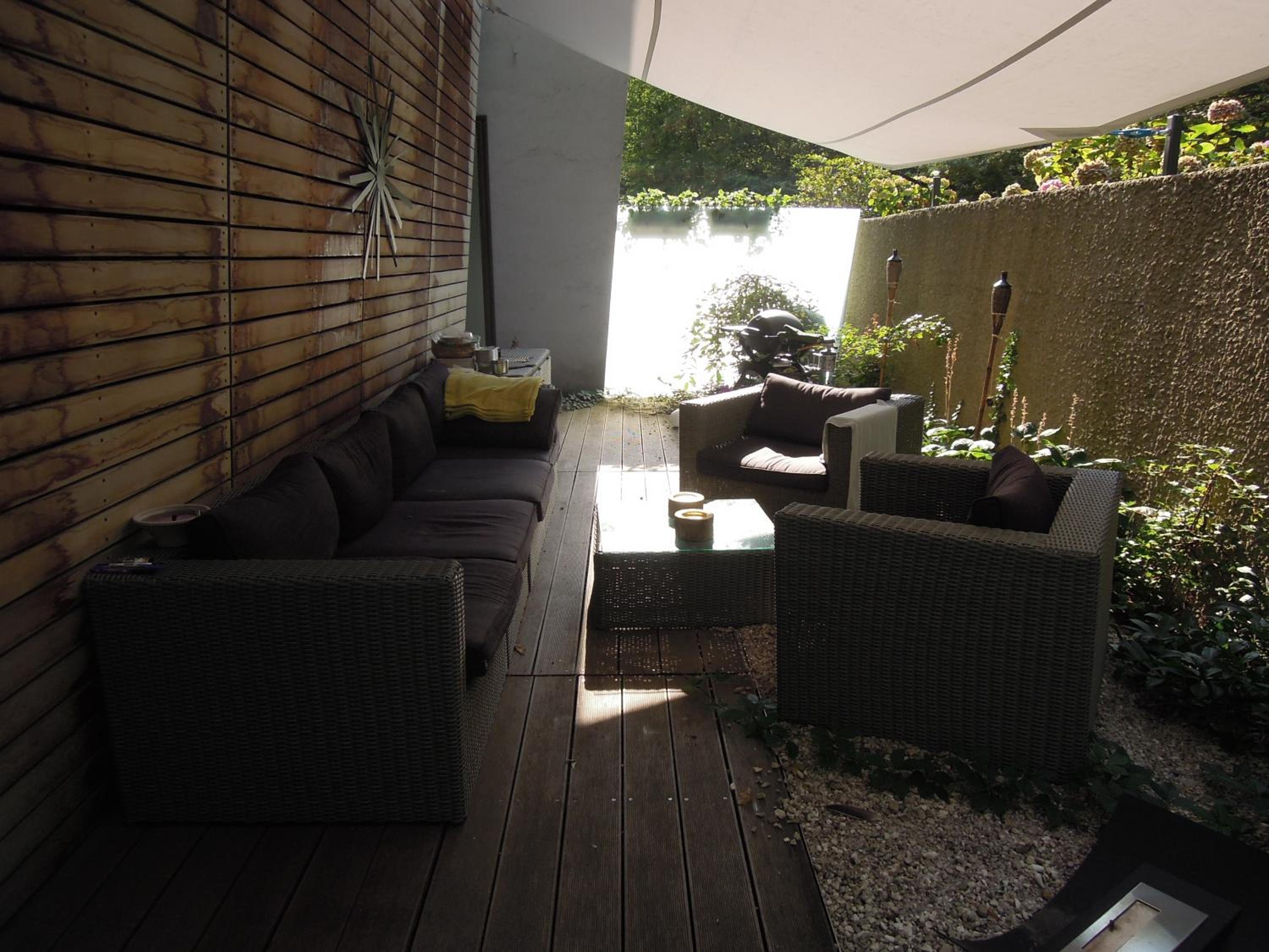 Exceptional calm 3BR, 2.5BA apartment with patio, pool & gym