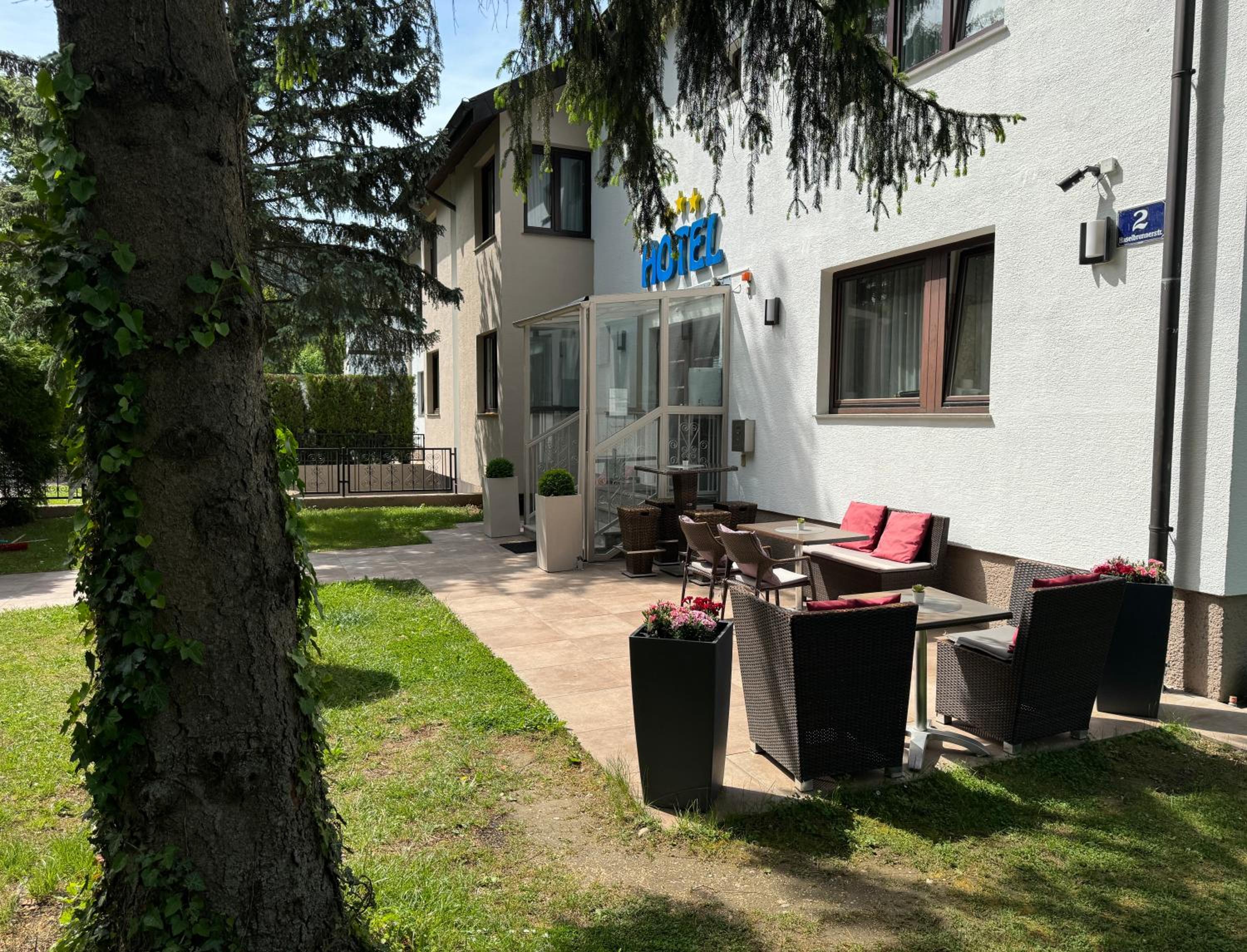Hotel Altmann - Image 1