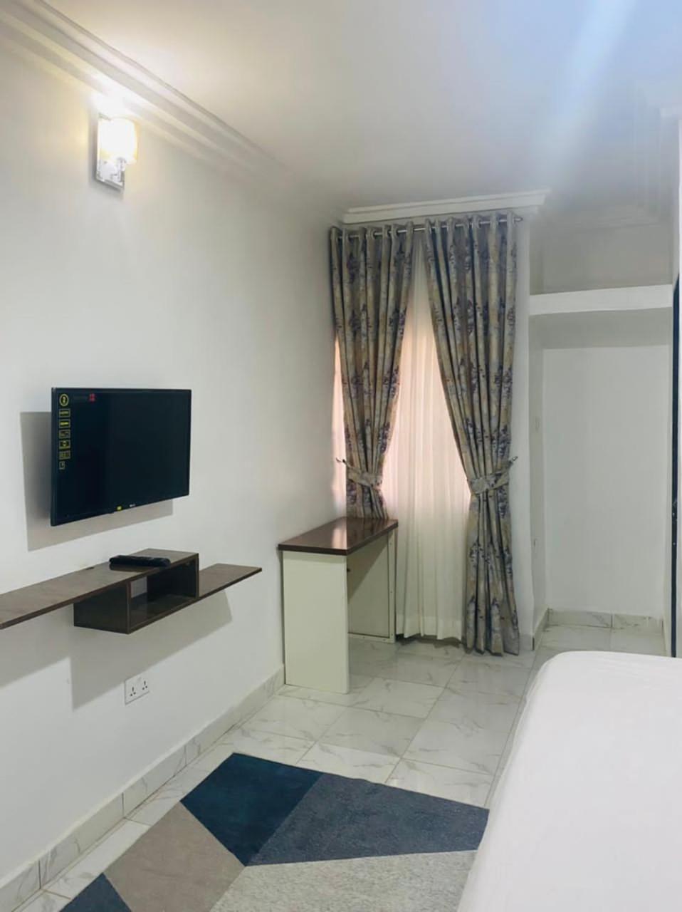 Private room with WIFI, Stable Power, City Center view 2