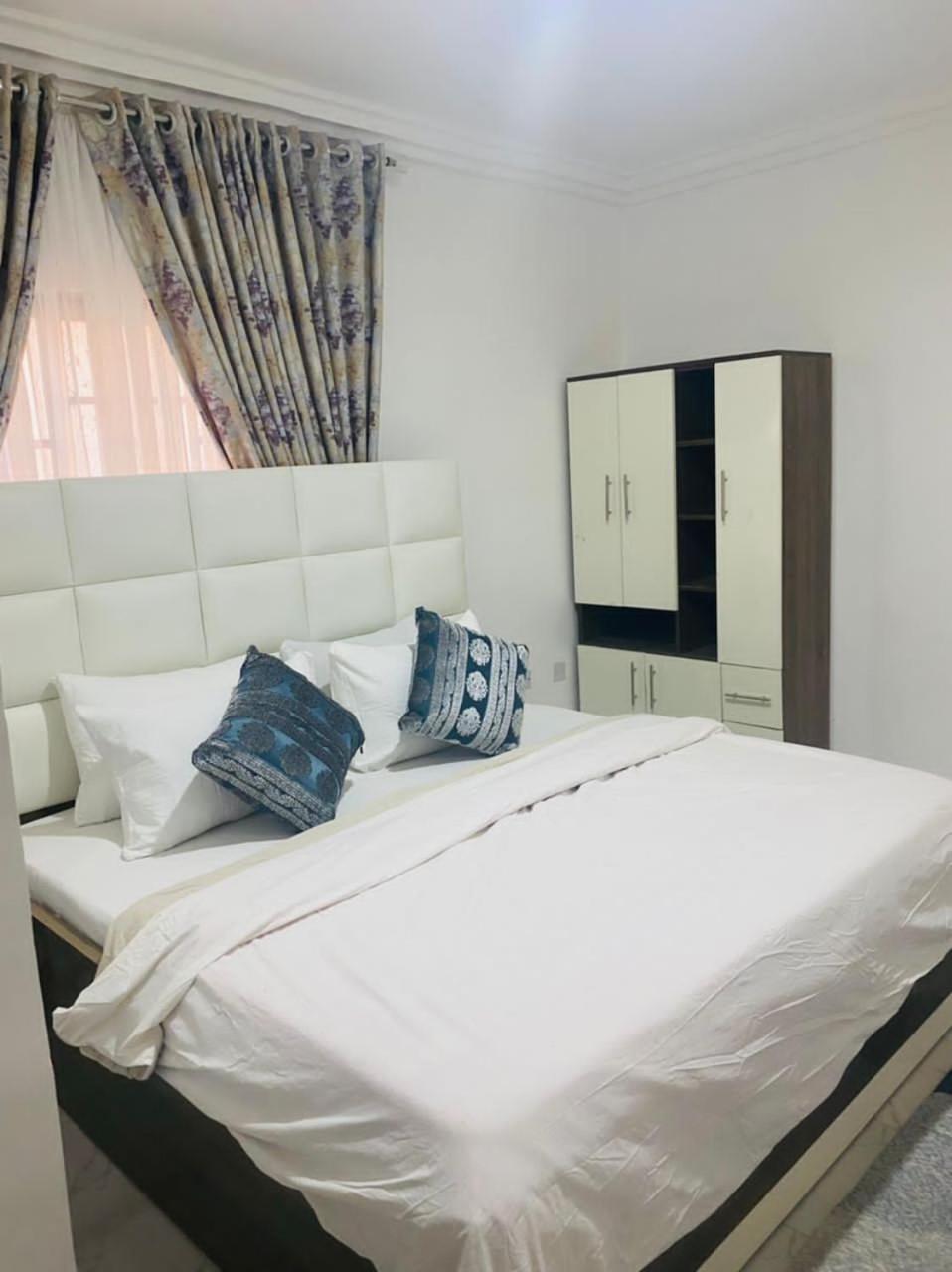 Private room with WIFI, Stable Power, City Center view 4