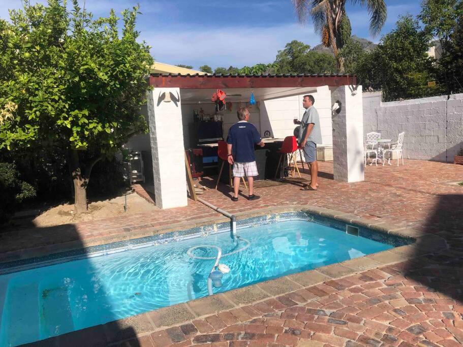 Gatsby Suite, with pool in quiet area, close to town