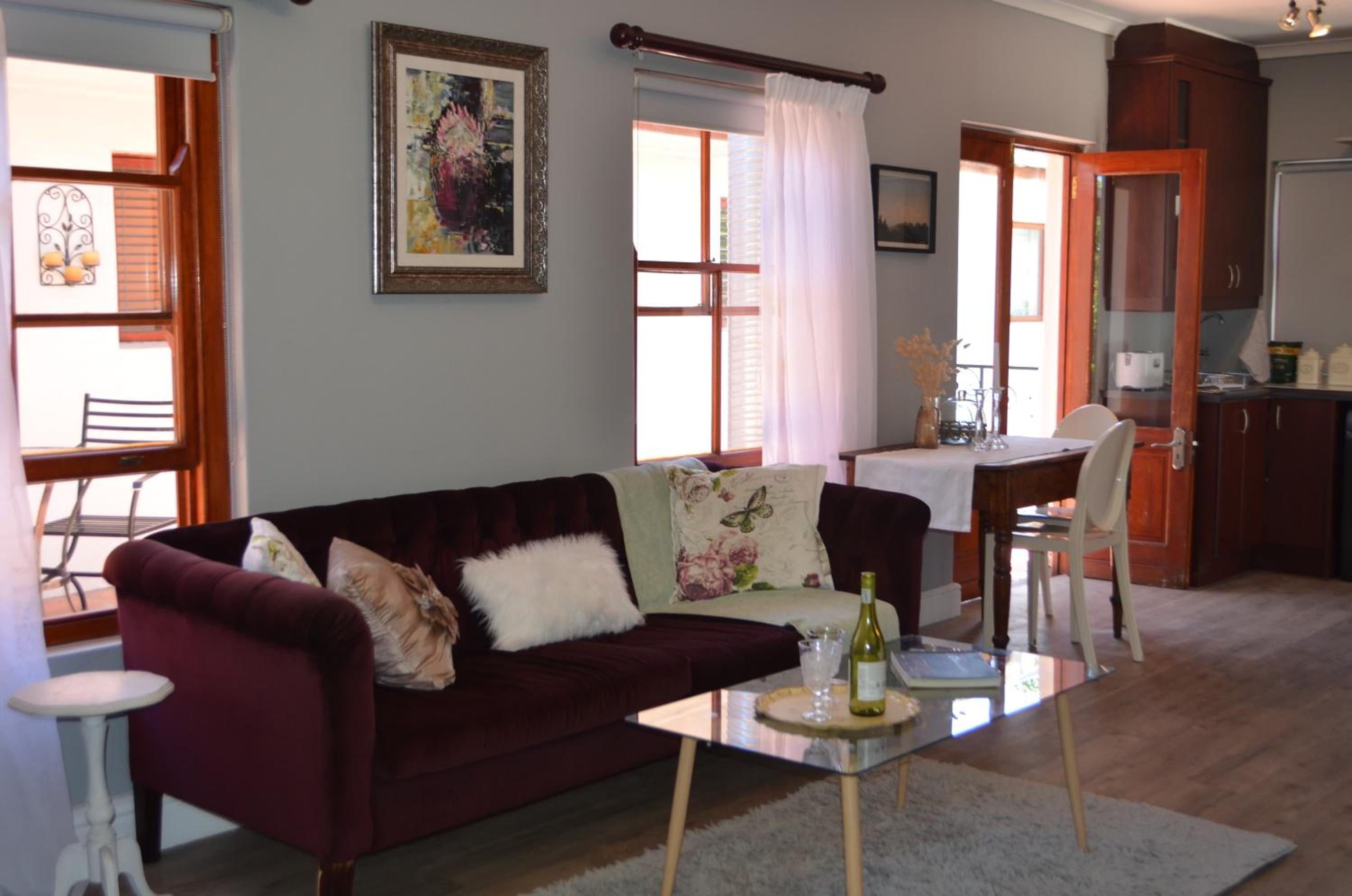 Gatsby Suite, with pool in quiet area, close to town