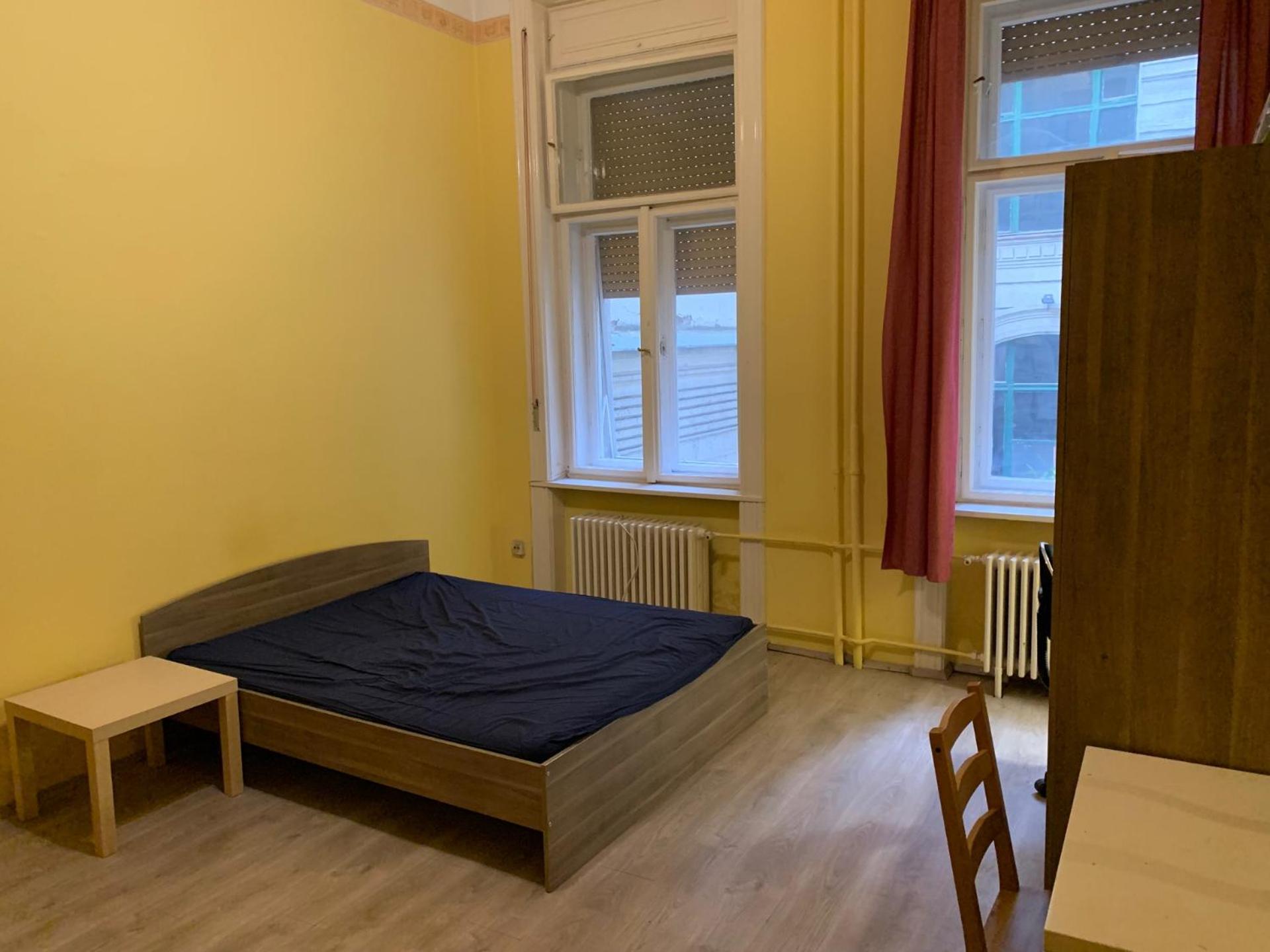 Astoria LONG-TERM BUDGET Rooms view 2