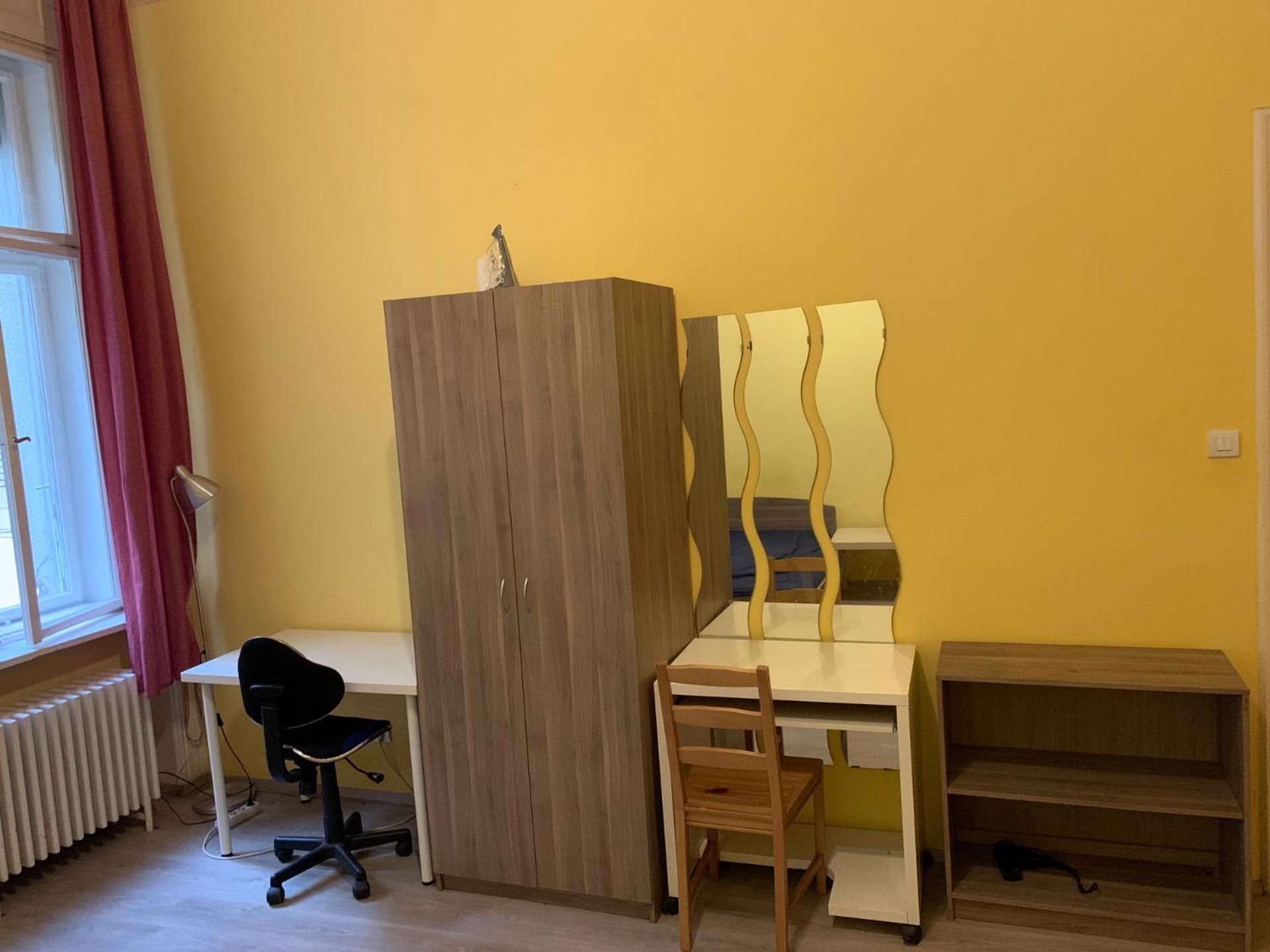 Astoria LONG-TERM BUDGET Rooms view 3