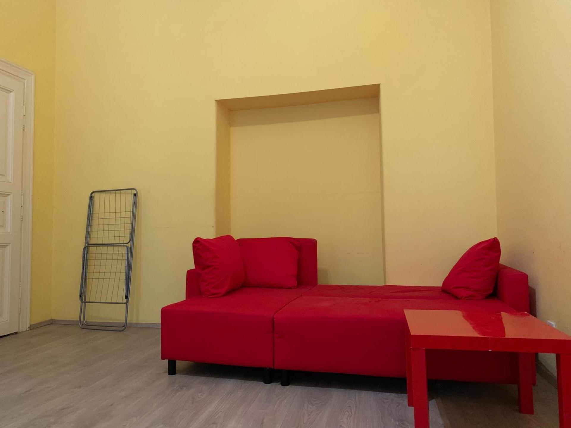 Astoria LONG-TERM BUDGET Rooms view 4
