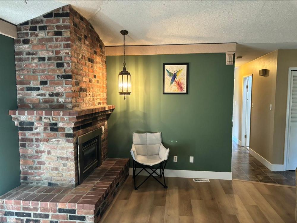 Cozy Retreat on Sandpiper Court - Room H with share bathroom