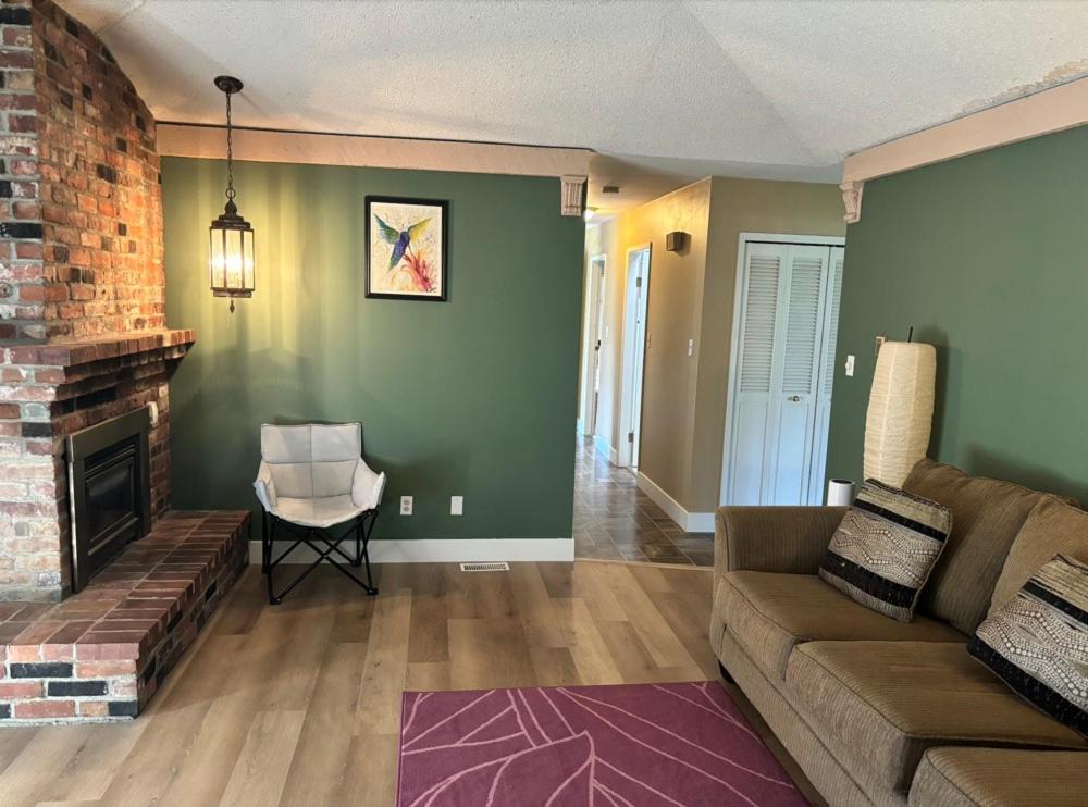 Cozy Retreat on Sandpiper Court - Room H with share bathroom