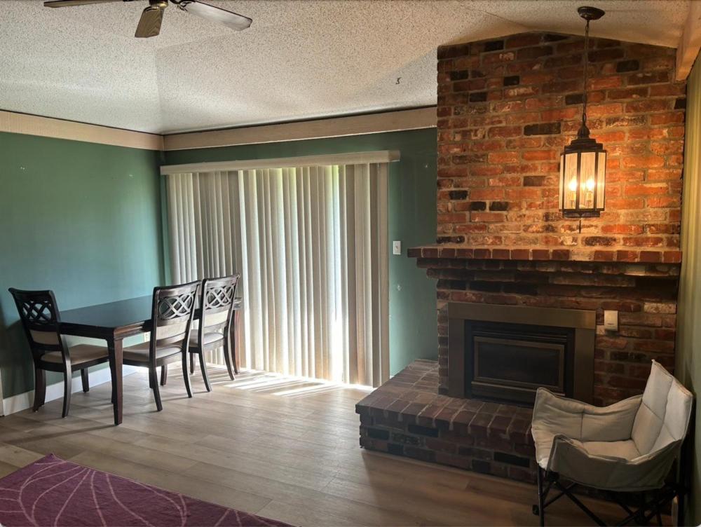 Cozy Retreat on Sandpiper Court - Room H with share bathroom