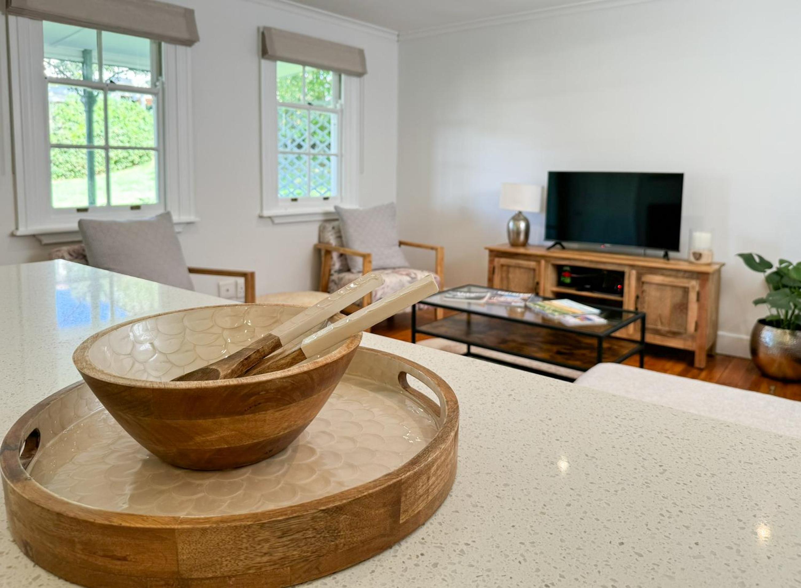 Cute one bedroom garden cottage - Wonderful views, Vineyard access, tranquil garden