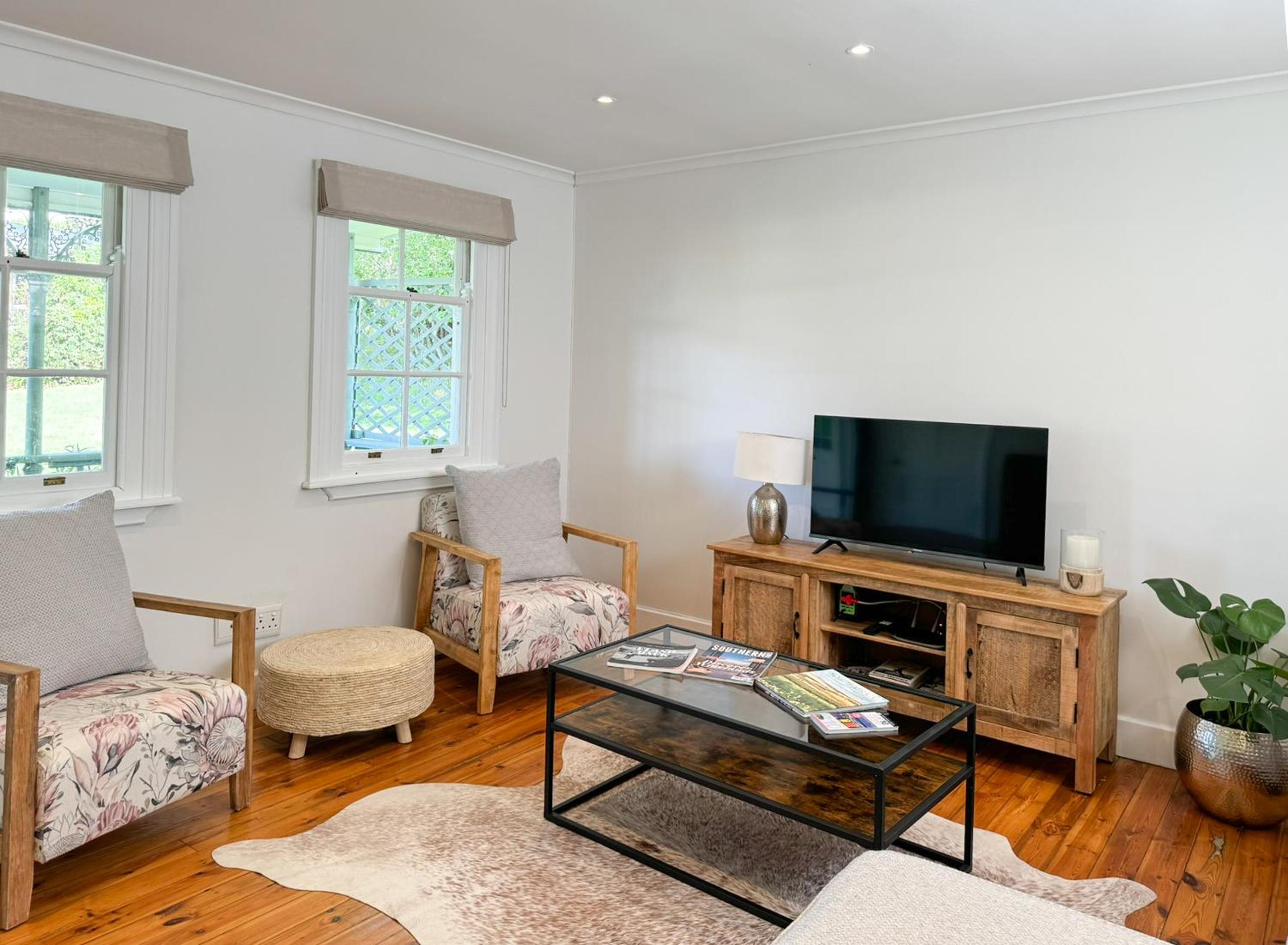 Cute one bedroom garden cottage - Wonderful views, Vineyard access, tranquil garden