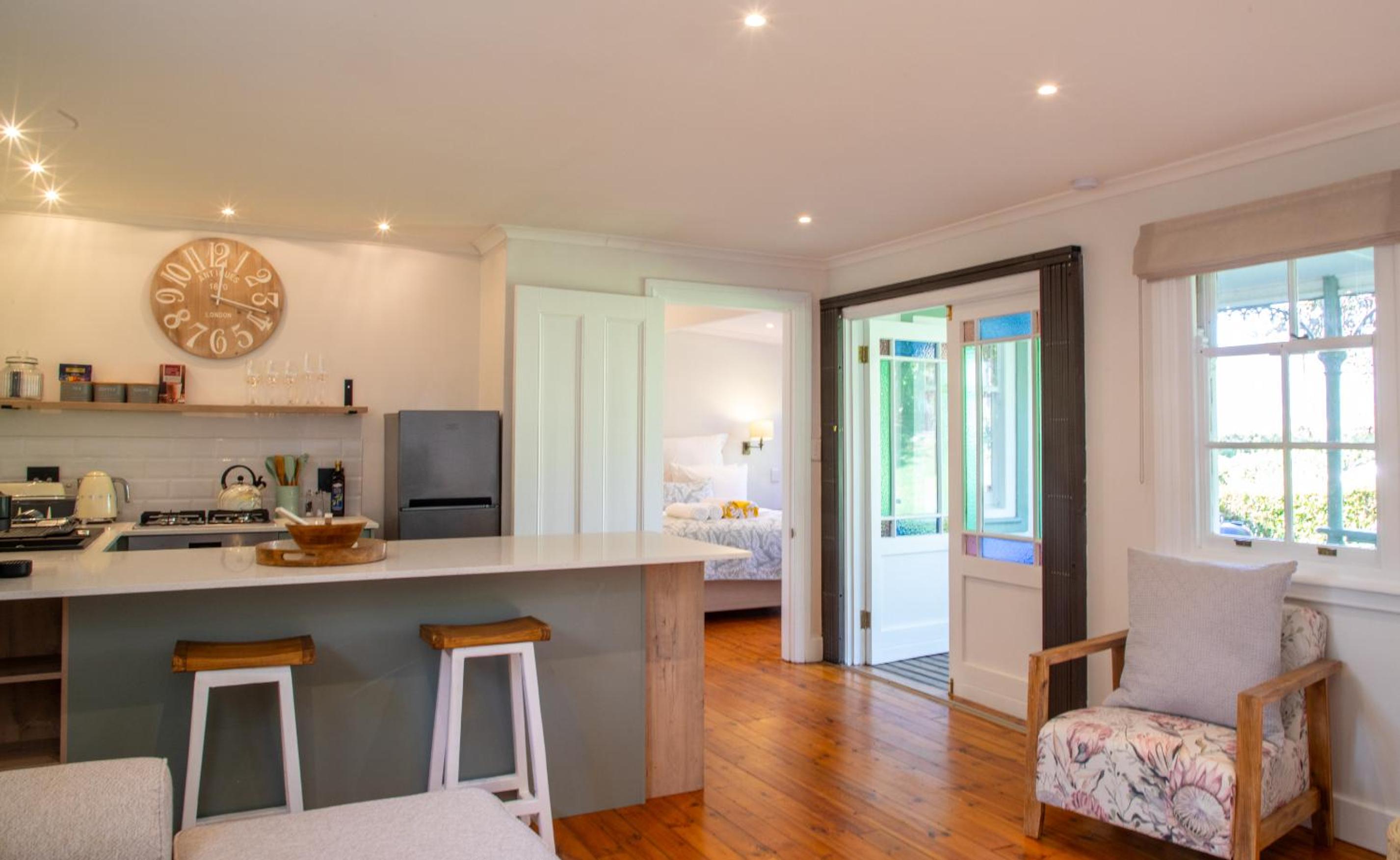 Cute one bedroom garden cottage - Wonderful views, Vineyard access, tranquil garden