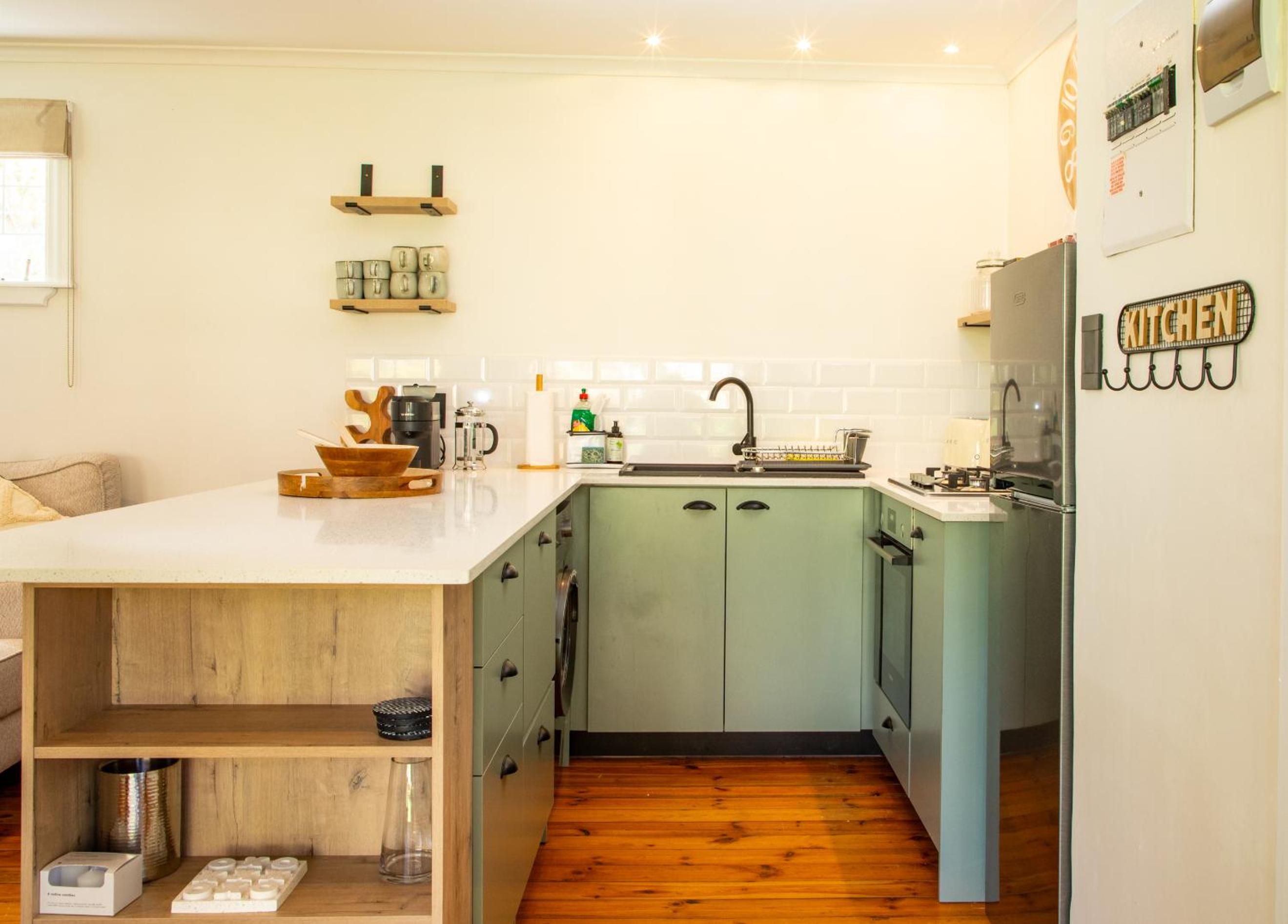 Cute one bedroom garden cottage - Wonderful views, Vineyard access, tranquil garden
