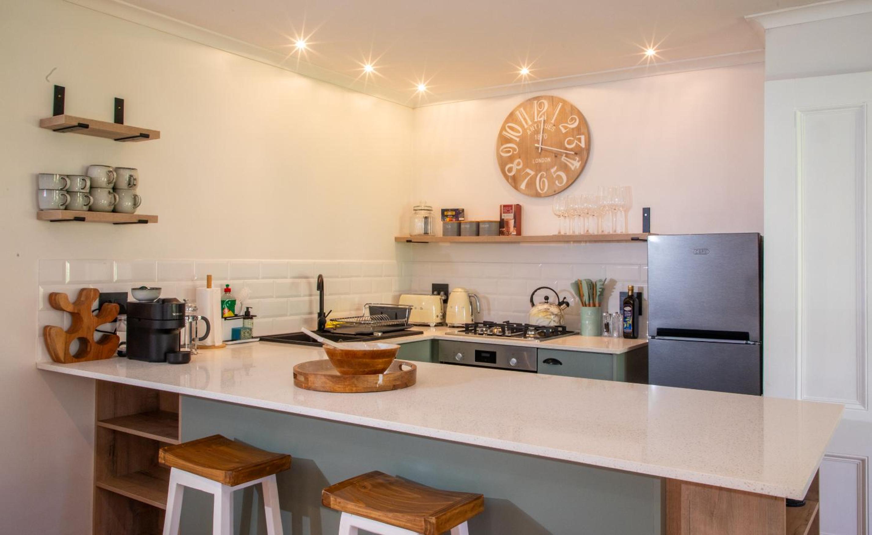 Cute one bedroom garden cottage - Wonderful views, Vineyard access, tranquil garden