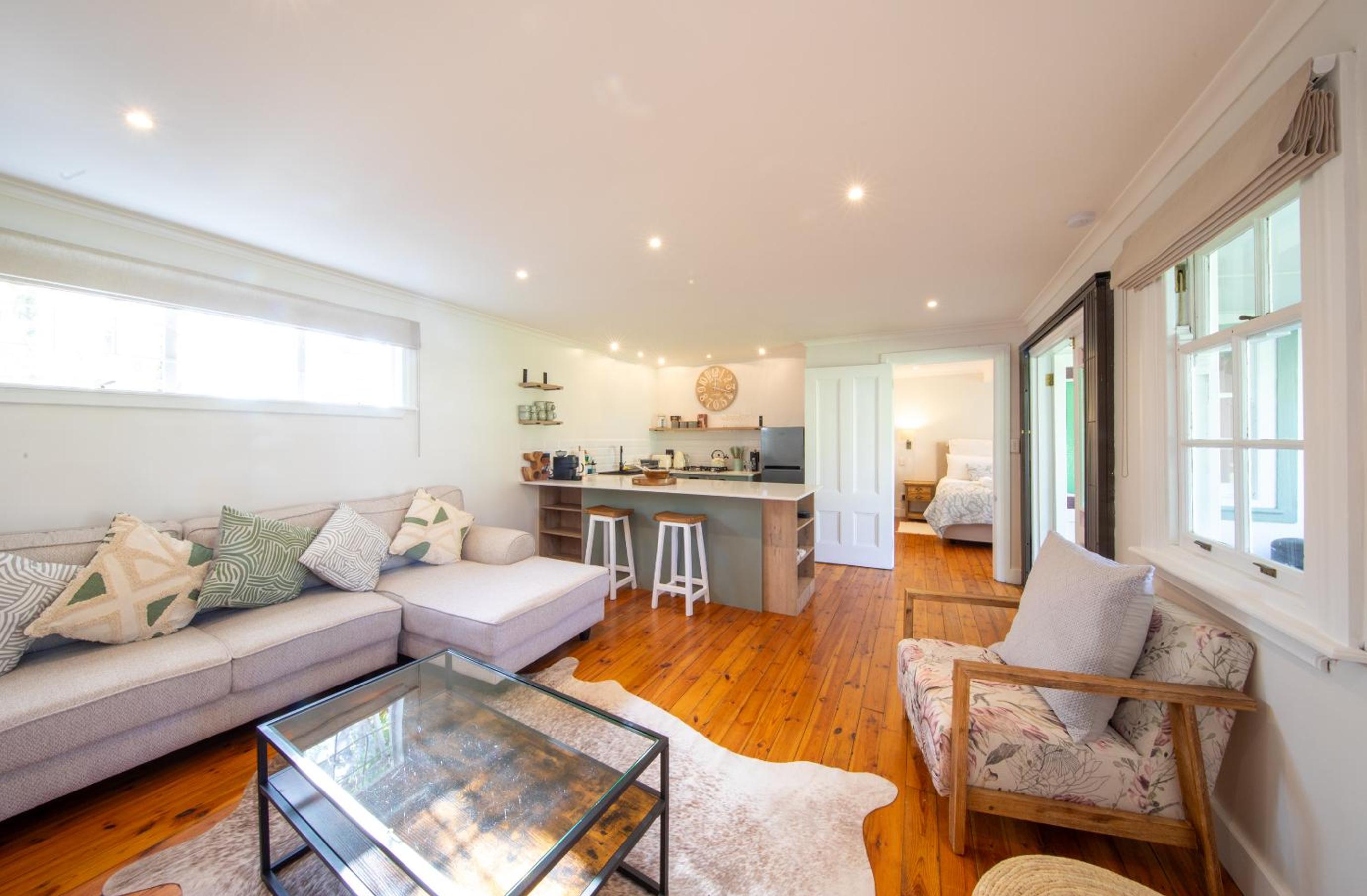 Cute one bedroom garden cottage - Wonderful views, Vineyard access, tranquil garden