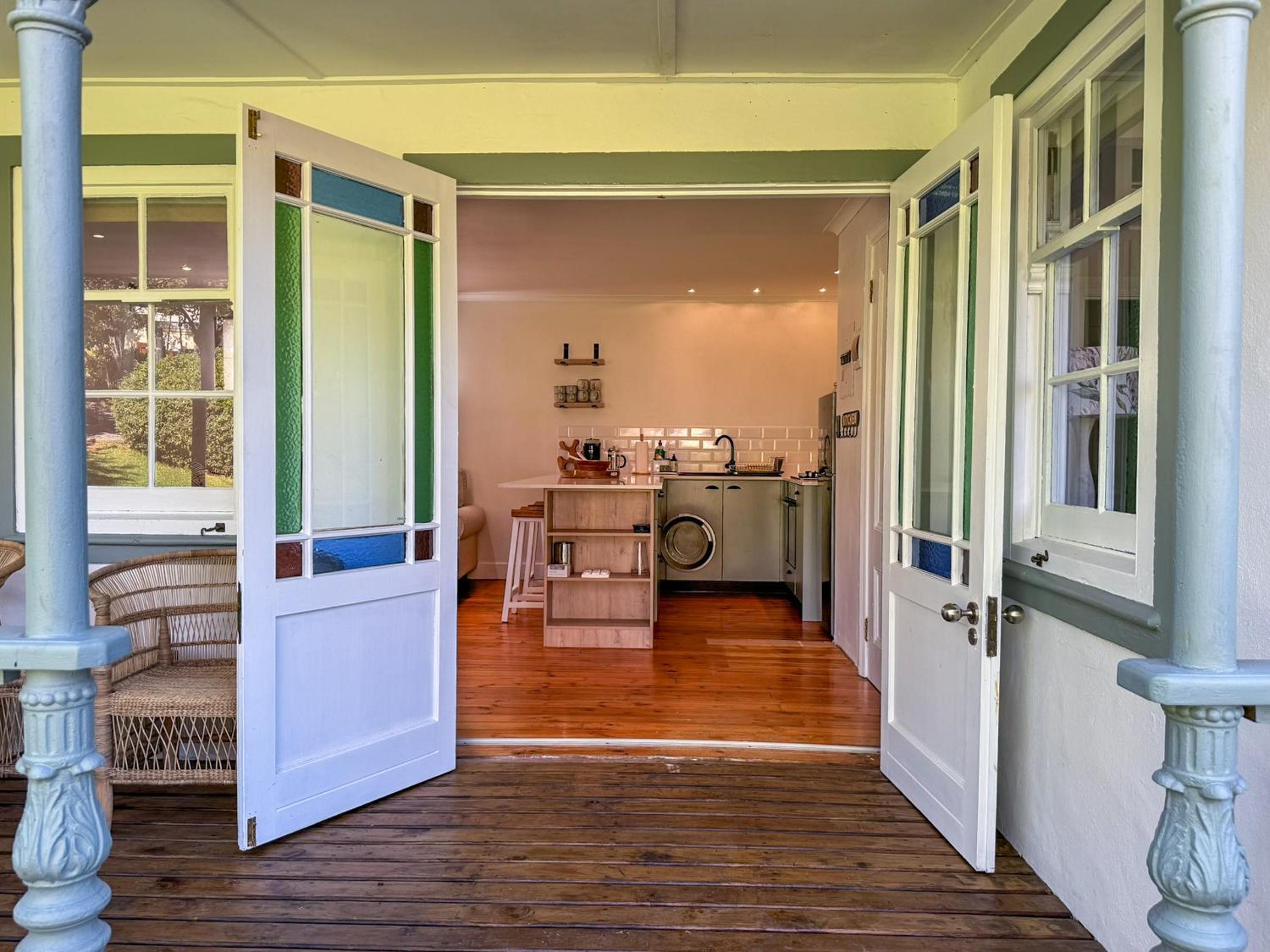 Cute one bedroom garden cottage - Wonderful views, Vineyard access, tranquil garden