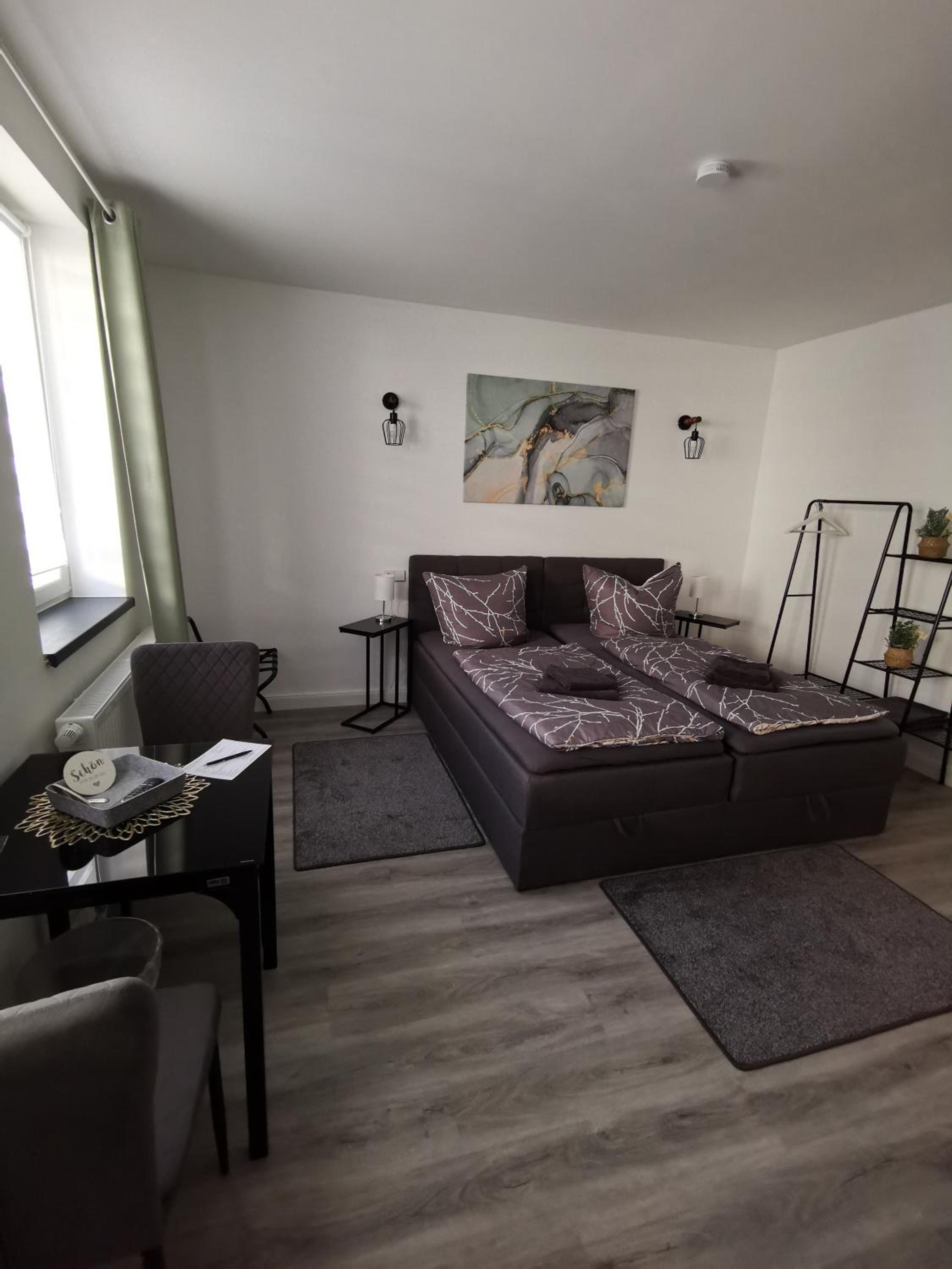 Airbnb, Doppelzimmer, direkt an der A2 & A14, 24 Stunden Check-In, Parkplatz, ruhig