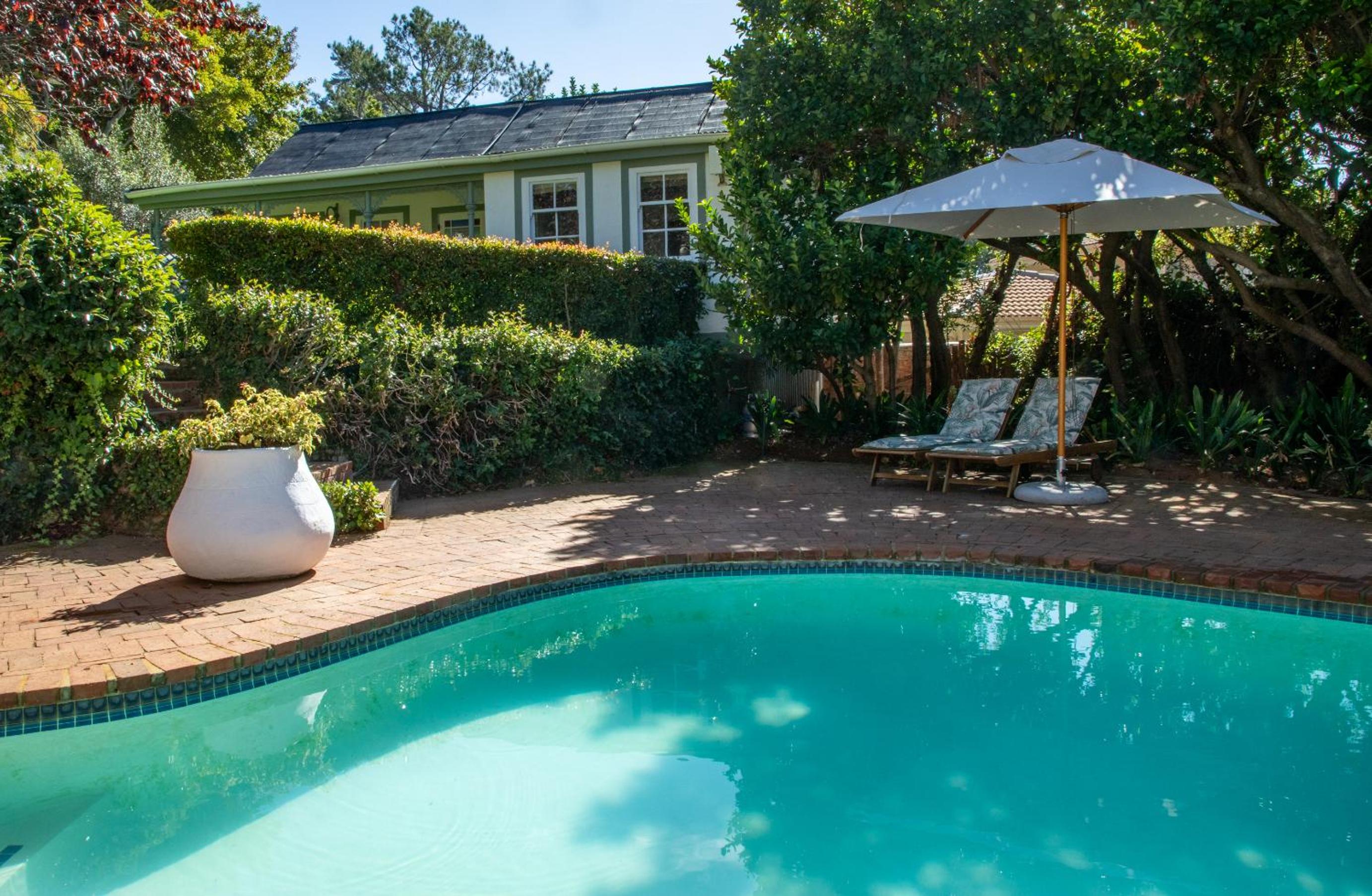 Cute one bedroom garden cottage - Wonderful views, Vineyard access, tranquil garden