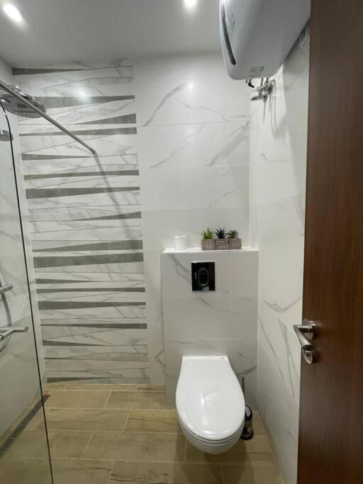 *HOT* Main Square Brand New Luxury Apartment