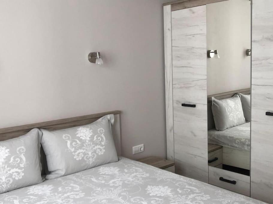 *HOT* Main Square Brand New Luxury Apartment