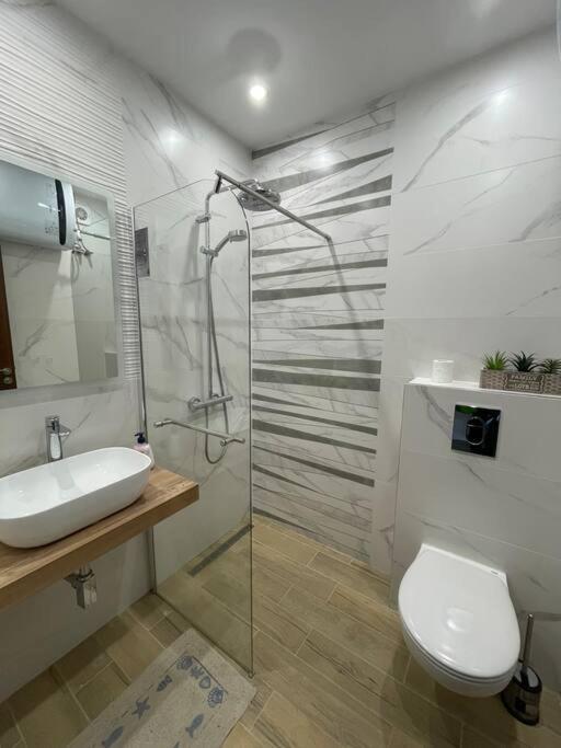 *HOT* Main Square Brand New Luxury Apartment