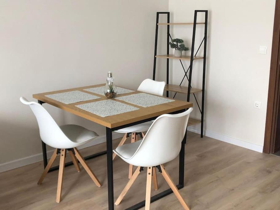 *HOT* Main Square Brand New Luxury Apartment