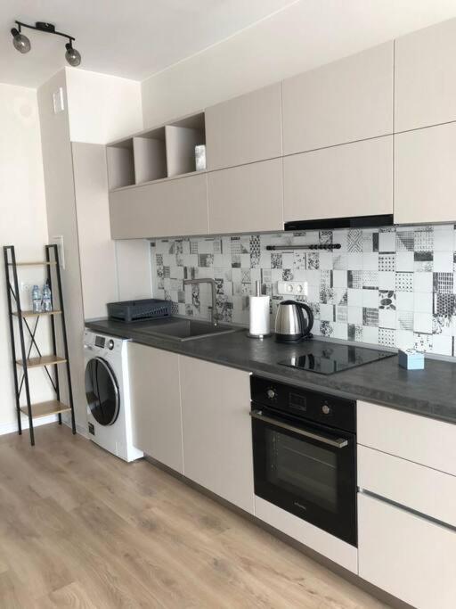 *HOT* Main Square Brand New Luxury Apartment