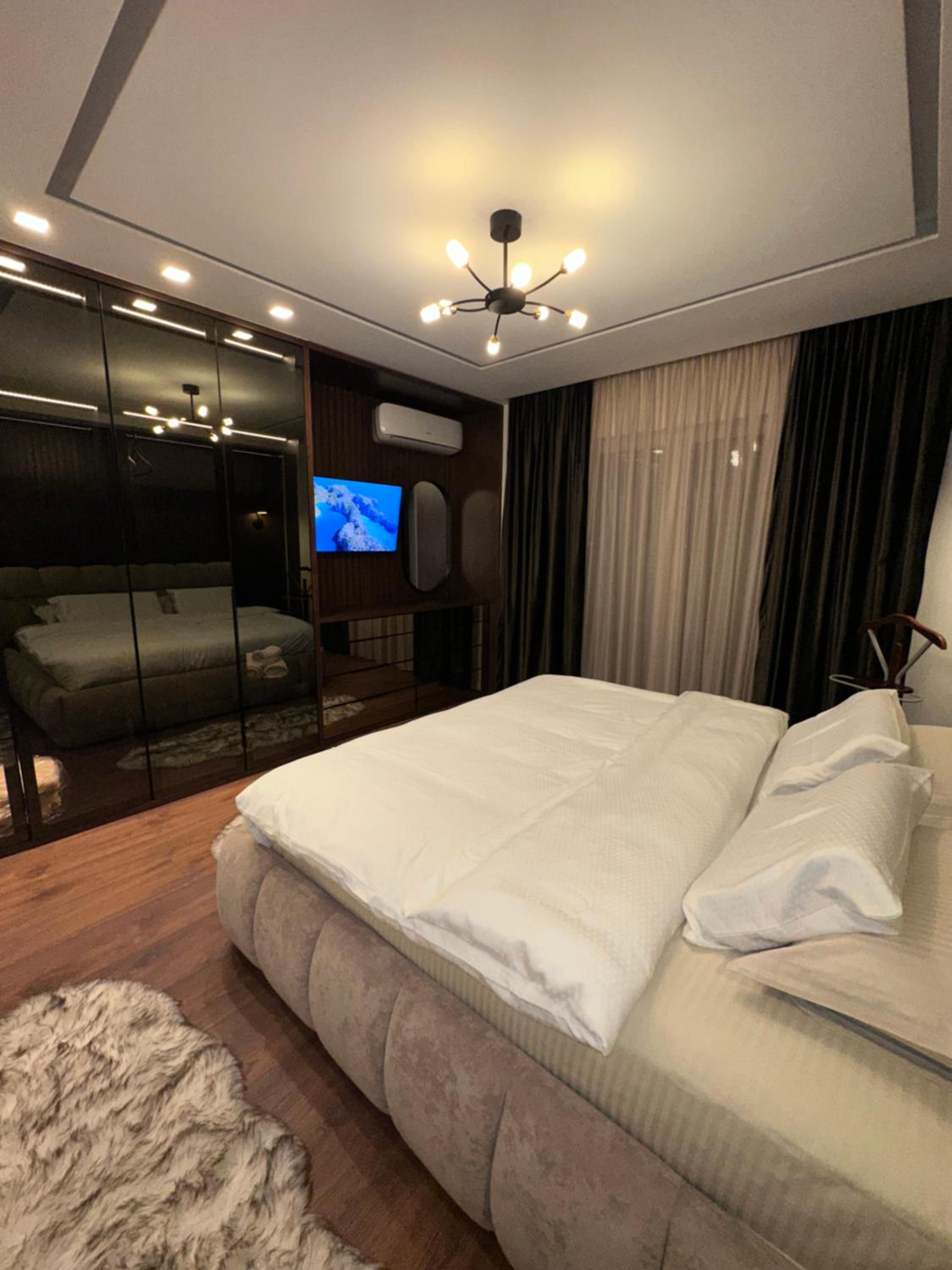 Luxury apartment with a wonderful lake view