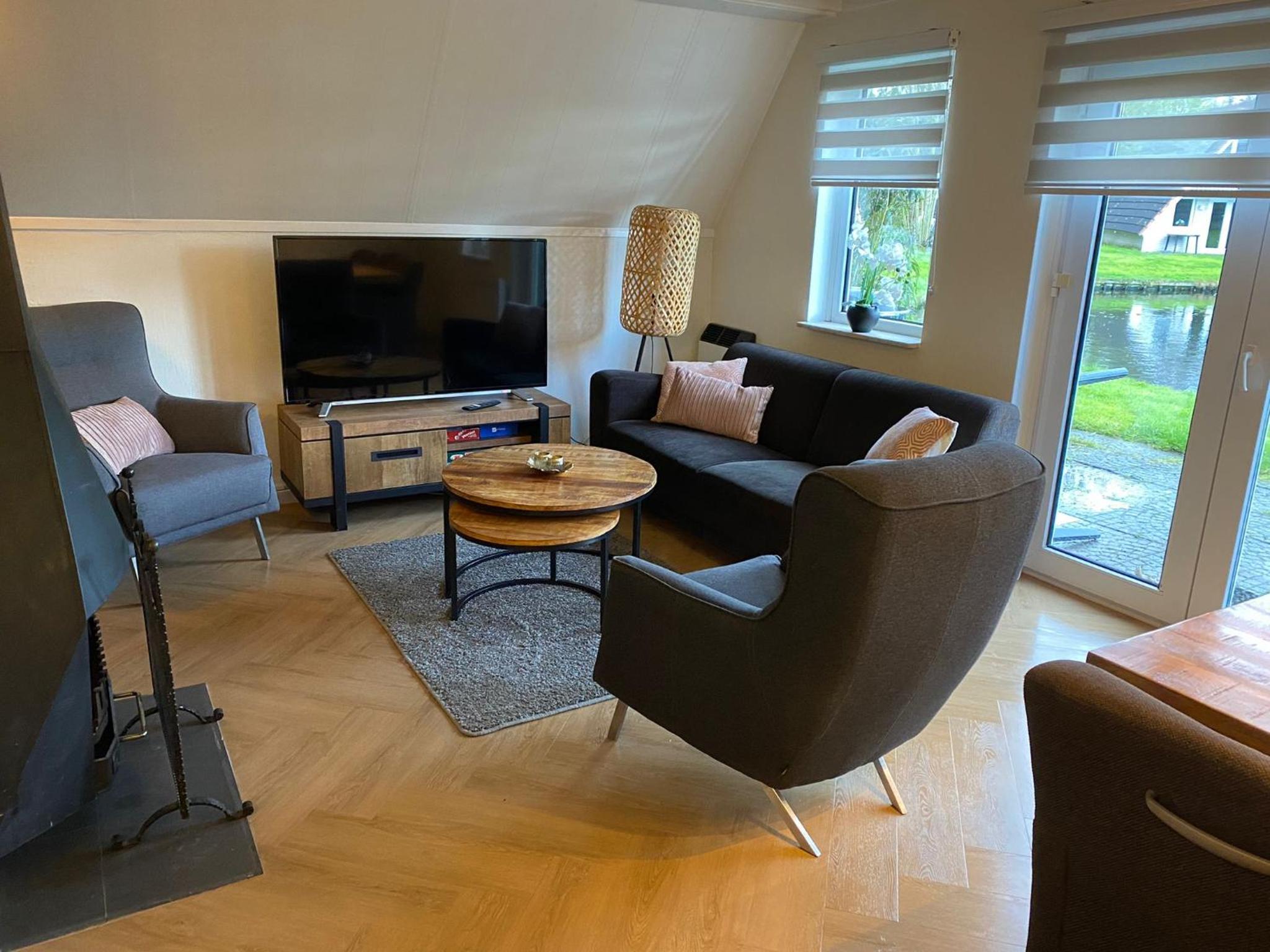Vijverzicht 221 met whirlpool view 4
