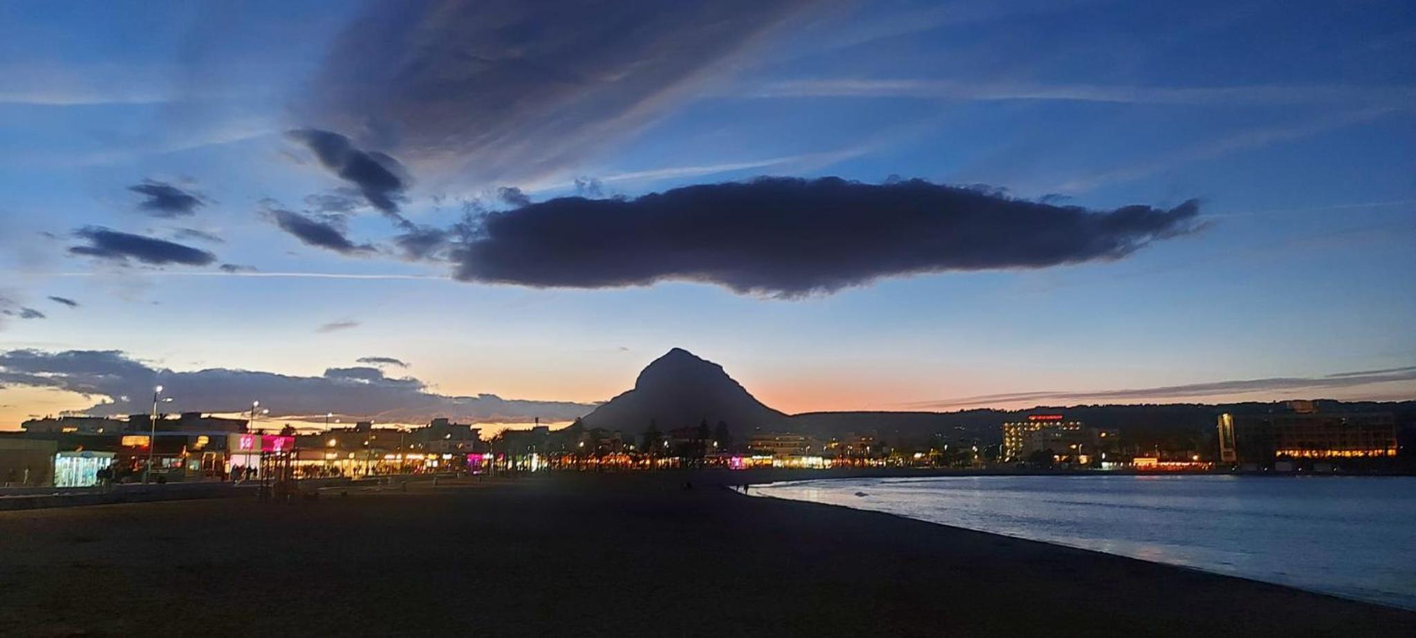Mar-Beach front apartment in Jávea