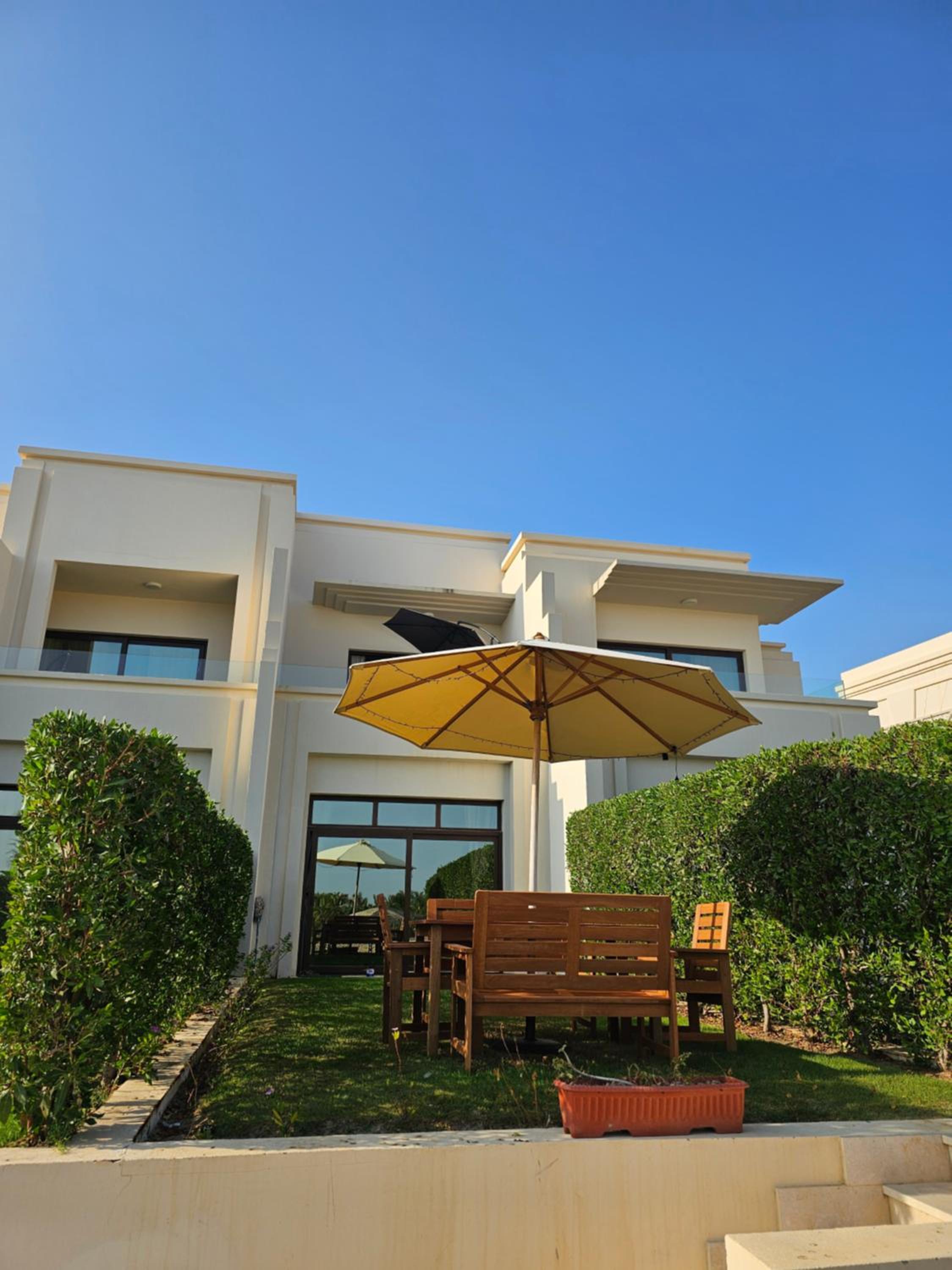 Elegant house view 3