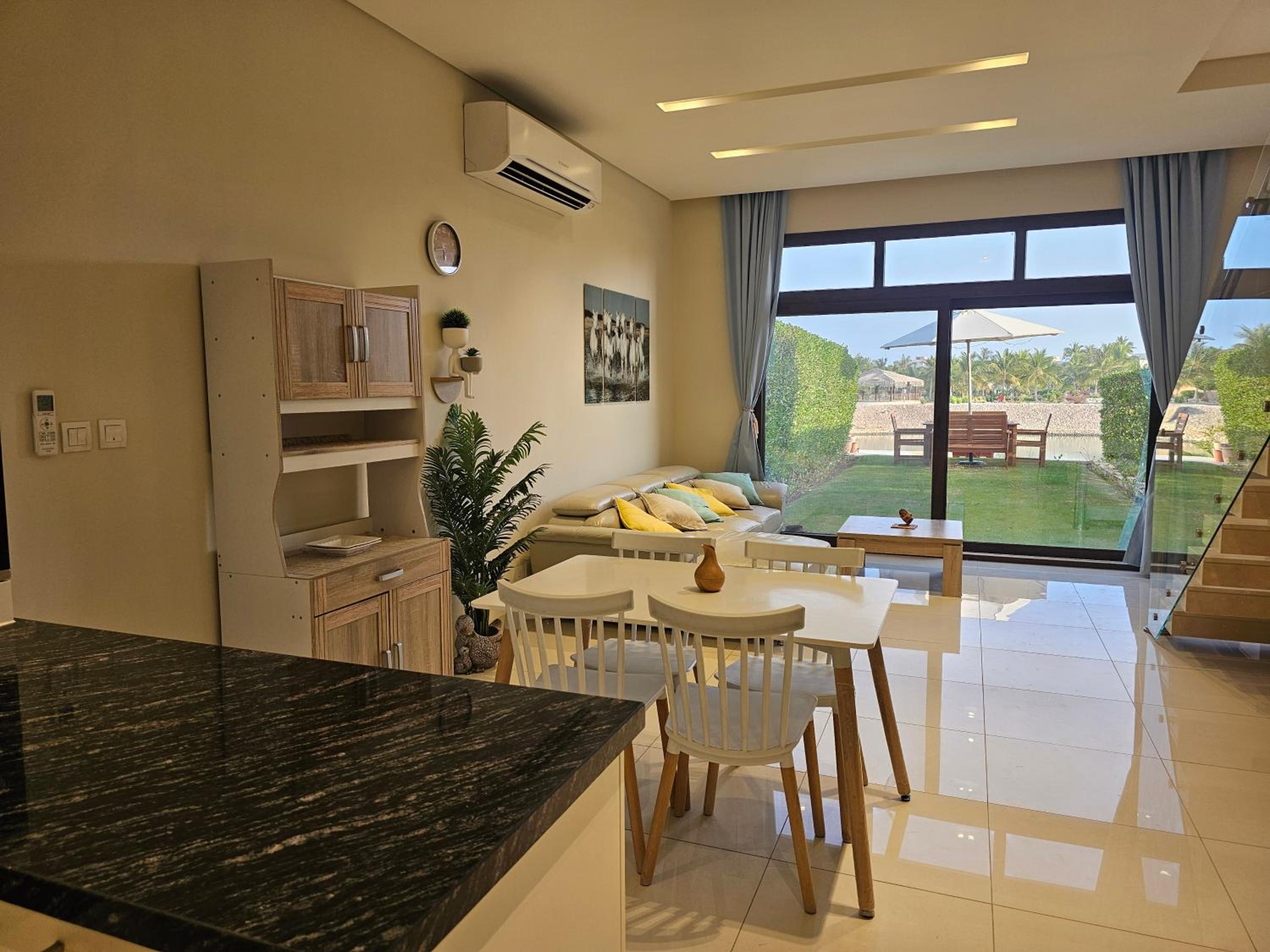 Elegant house view 4