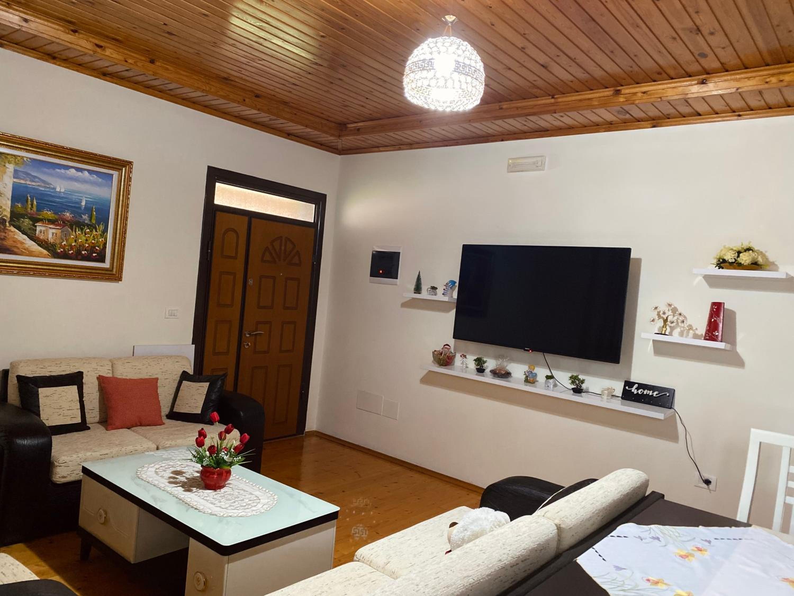 Villa Berat - View of Berat Castle & Traditional Breakfast