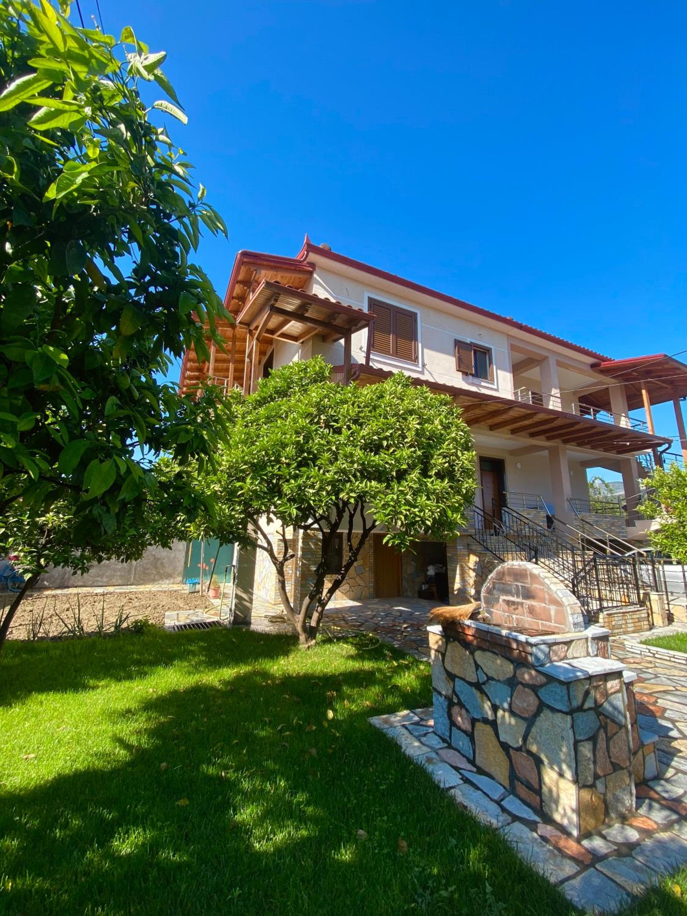 Villa Berat - View of Berat Castle & Traditional Breakfast