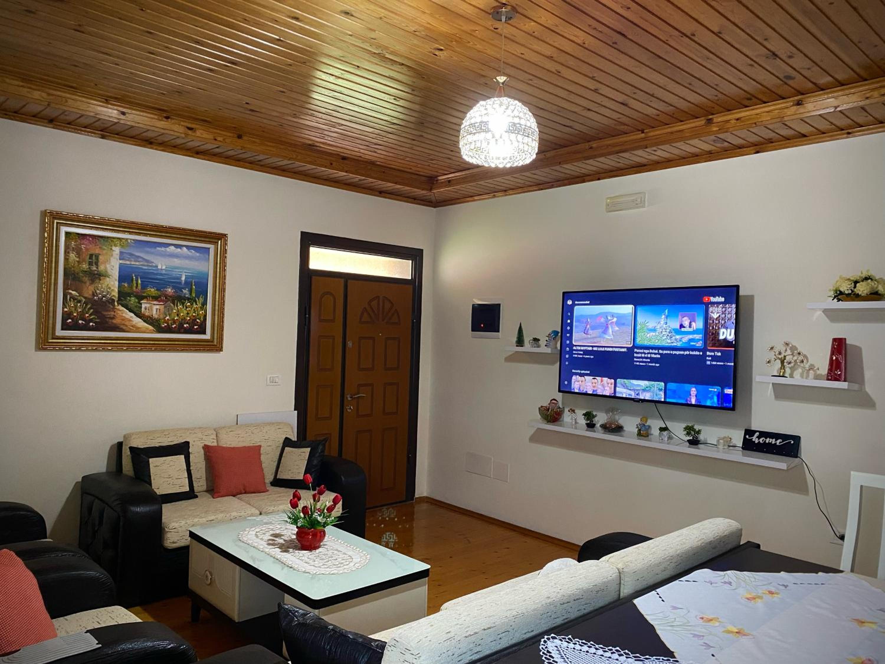 Villa Berat - View of Berat Castle & Traditional Breakfast