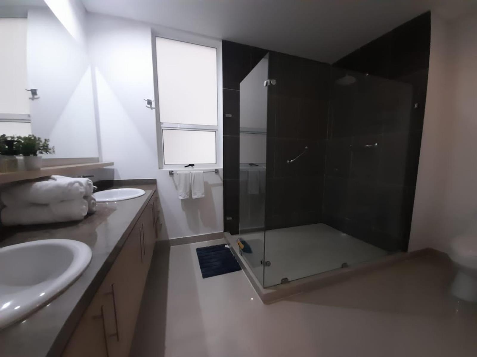 Hermoso y lujoso piso 14 con Salida Directa a la playa y clubhouse increible