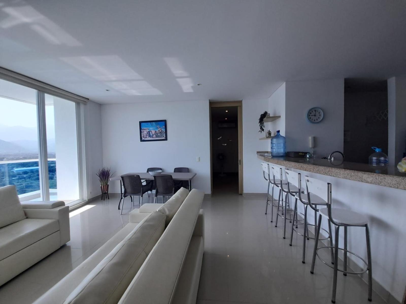 Hermoso y lujoso piso 14 con Salida Directa a la playa y clubhouse increible