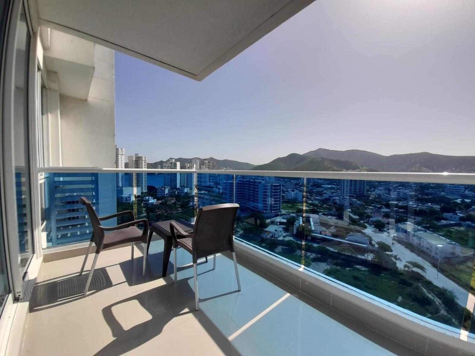 Hermoso y lujoso piso 14 con Salida Directa a la playa y clubhouse increible