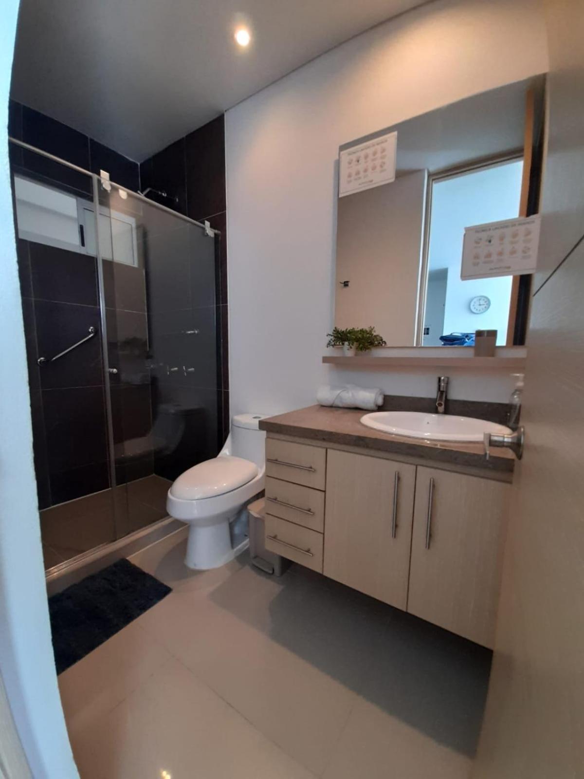 Hermoso y lujoso piso 14 con Salida Directa a la playa y clubhouse increible