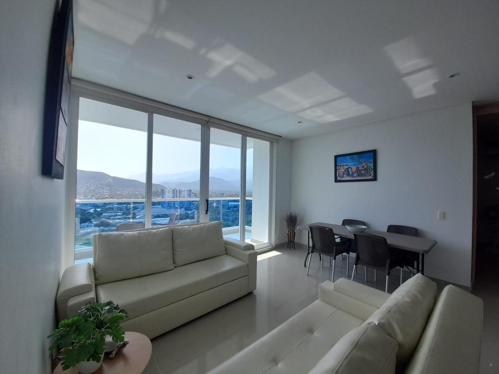 Hermoso y lujoso piso 14 con Salida Directa a la playa y clubhouse increible