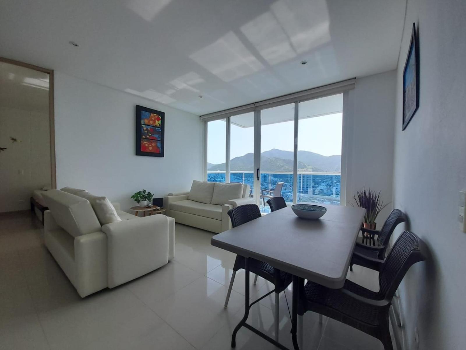 Hermoso y lujoso piso 14 con Salida Directa a la playa y clubhouse increible