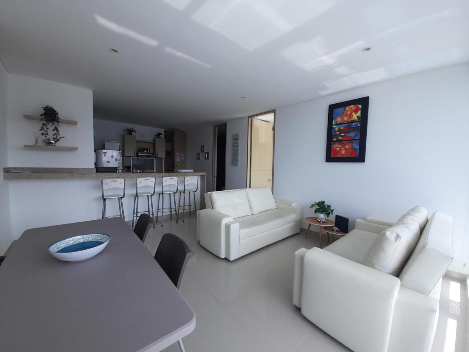 Hermoso y lujoso piso 14 con Salida Directa a la playa y clubhouse increible